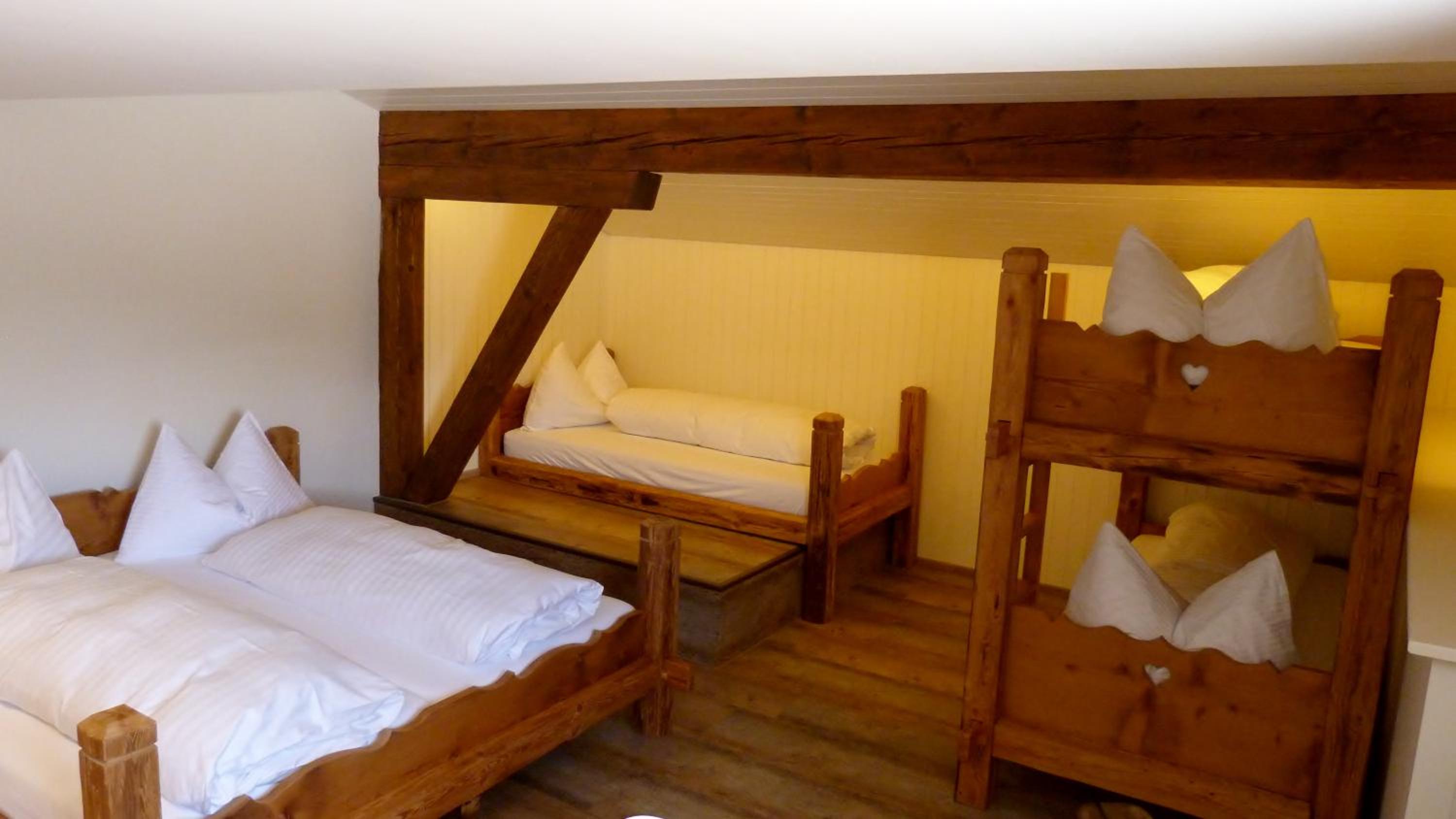 Quintuple Room with Shared Bathroom (No. 4) photo 3