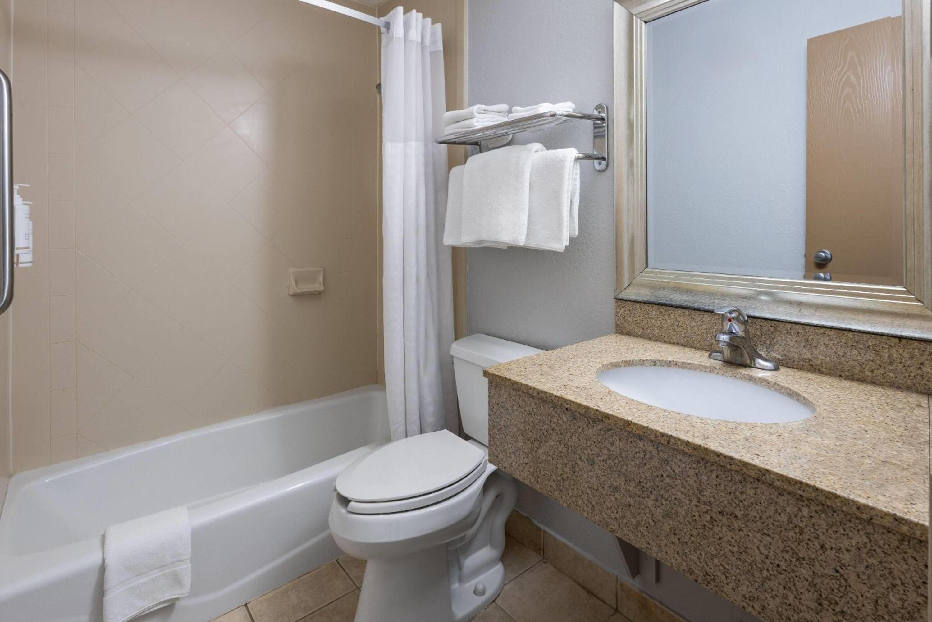 Deluxe Double Room with Two Double Beds - Non-Smoking - Photo 5