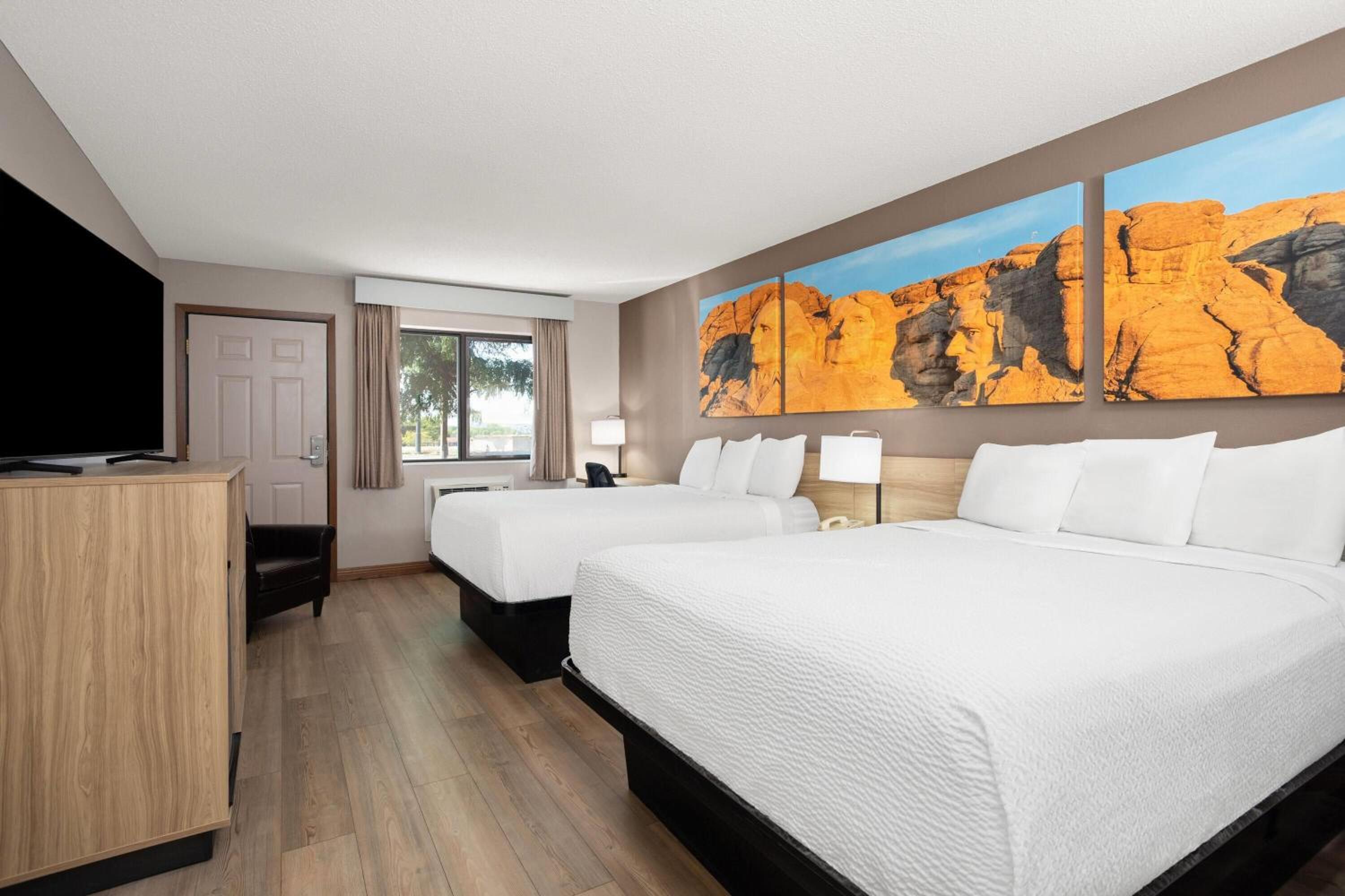 Queen Room with Two Queen Beds - Non-Smoking - Photo 1
