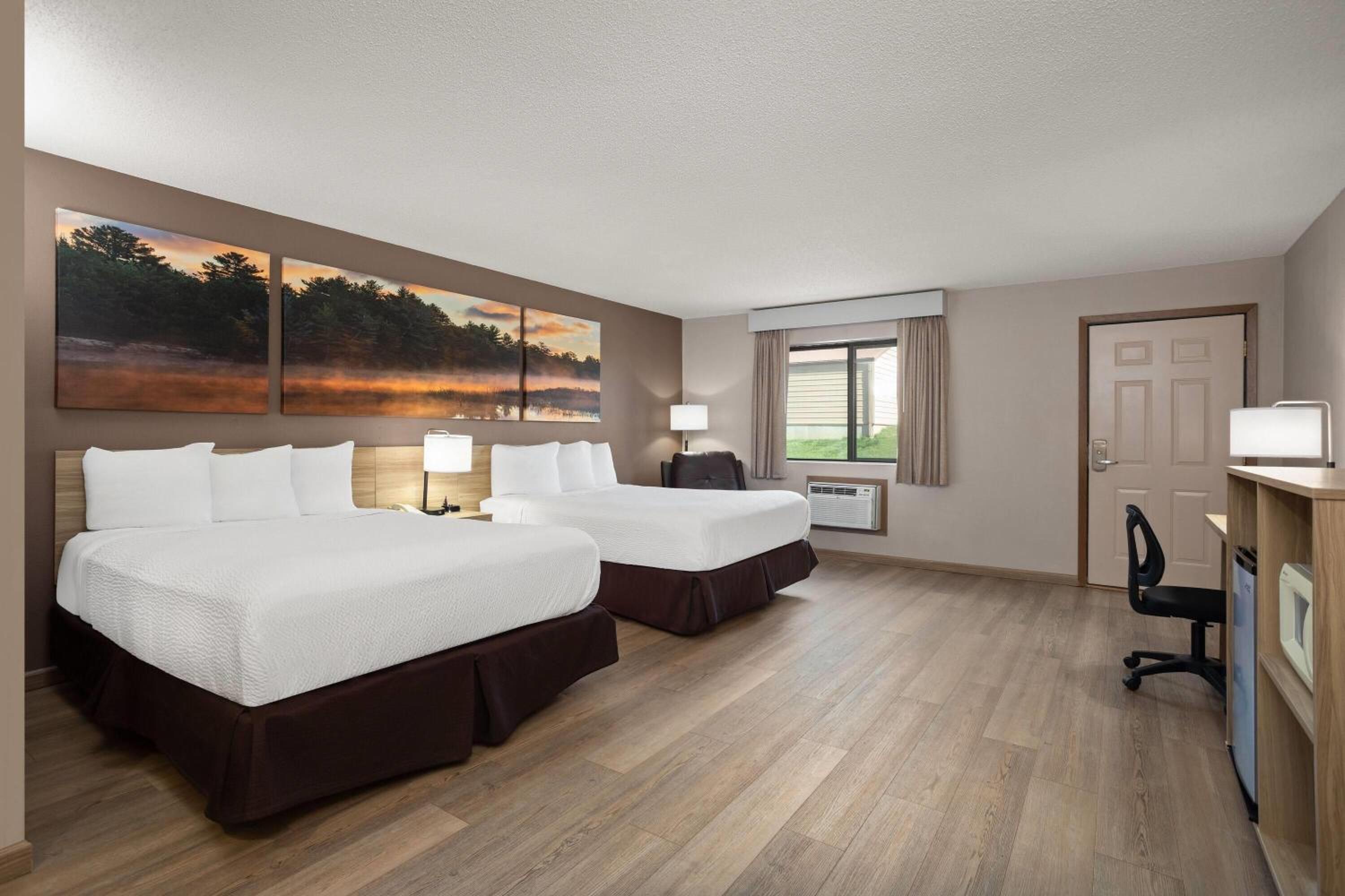 Deluxe Queen Room with Two Queen Beds - Non-Smoking - Photo 1