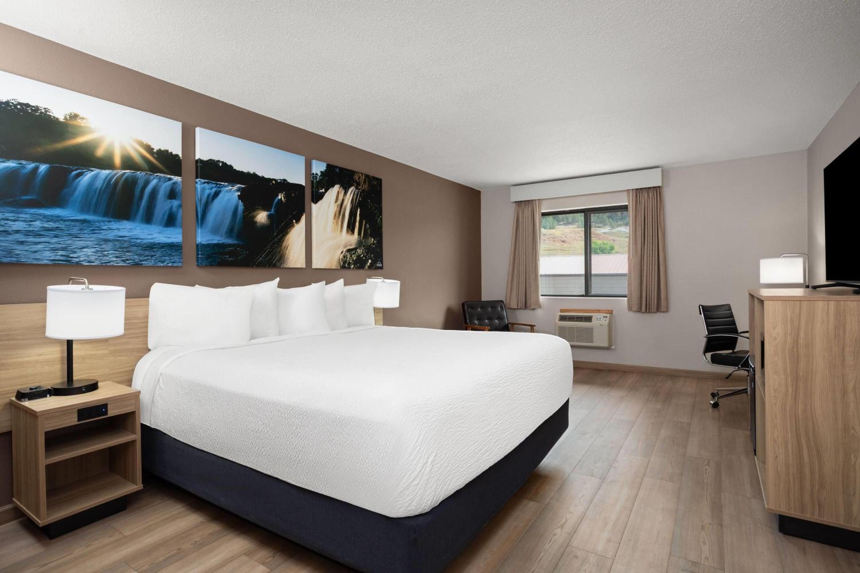 King Room - Non-Smoking - Photo 1