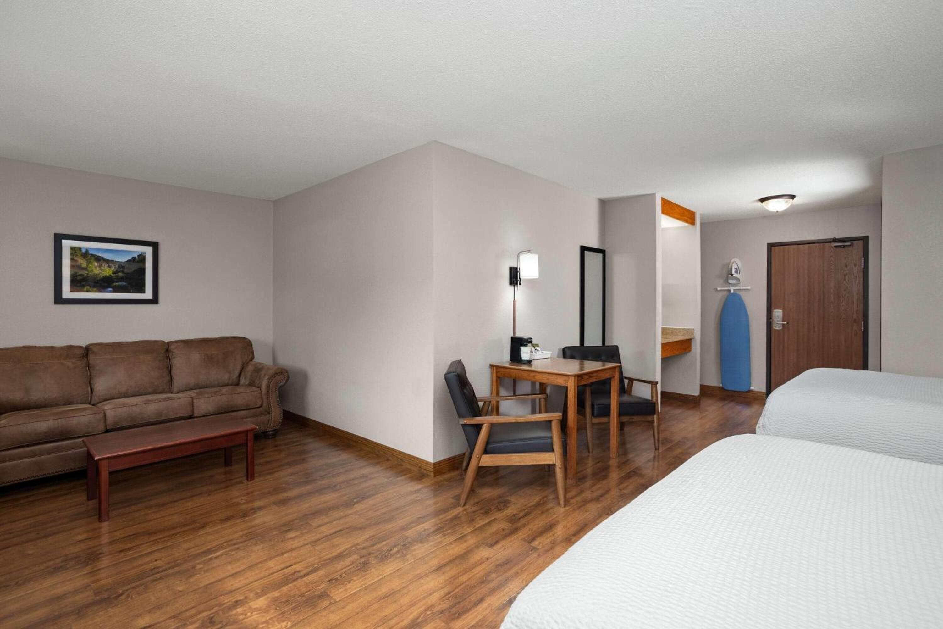 Studio Suite with Two Queen Beds - Non-Smoking - Photo 5