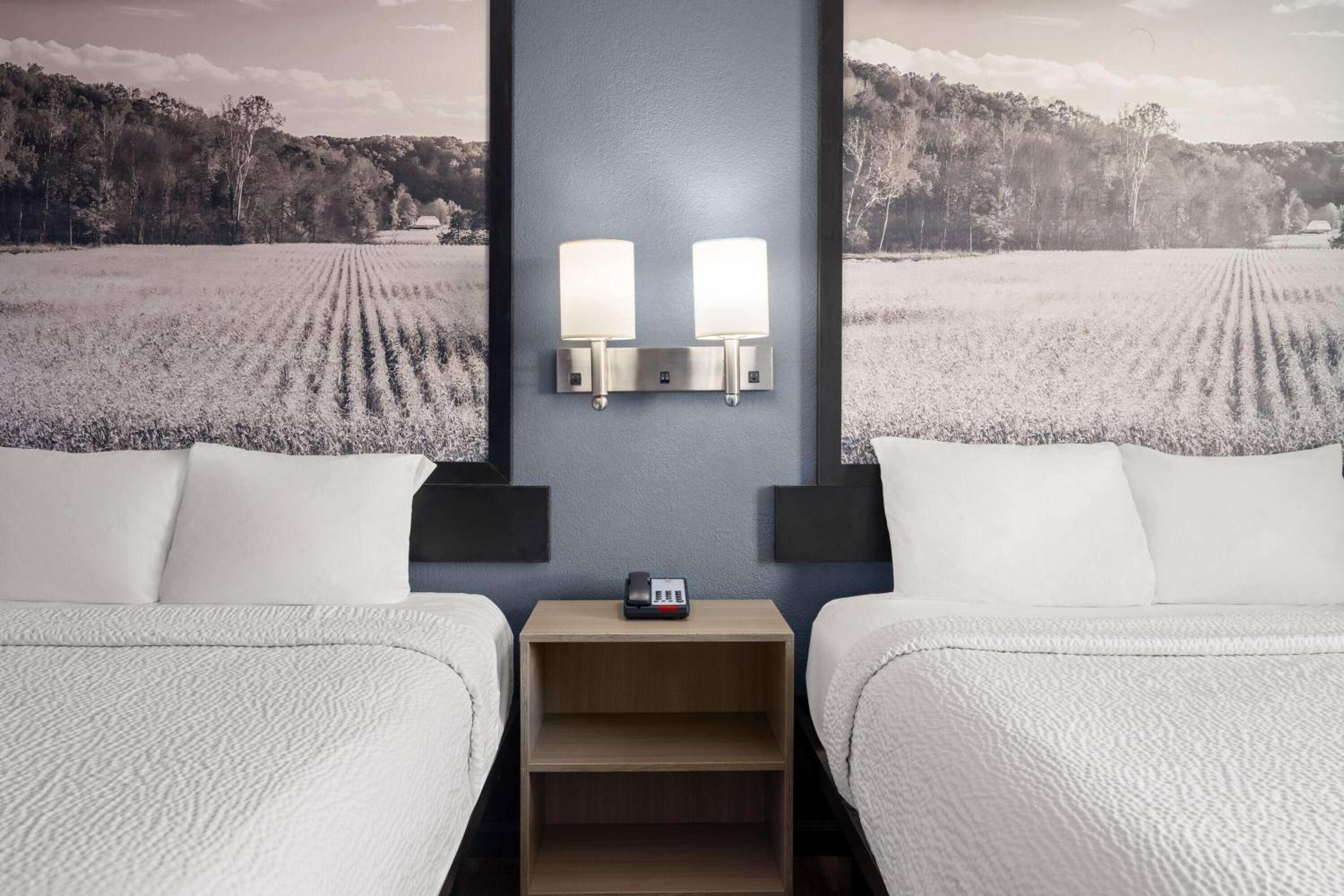 Deluxe Queen Room with Two Queen Beds - Non-Smoking photo 2