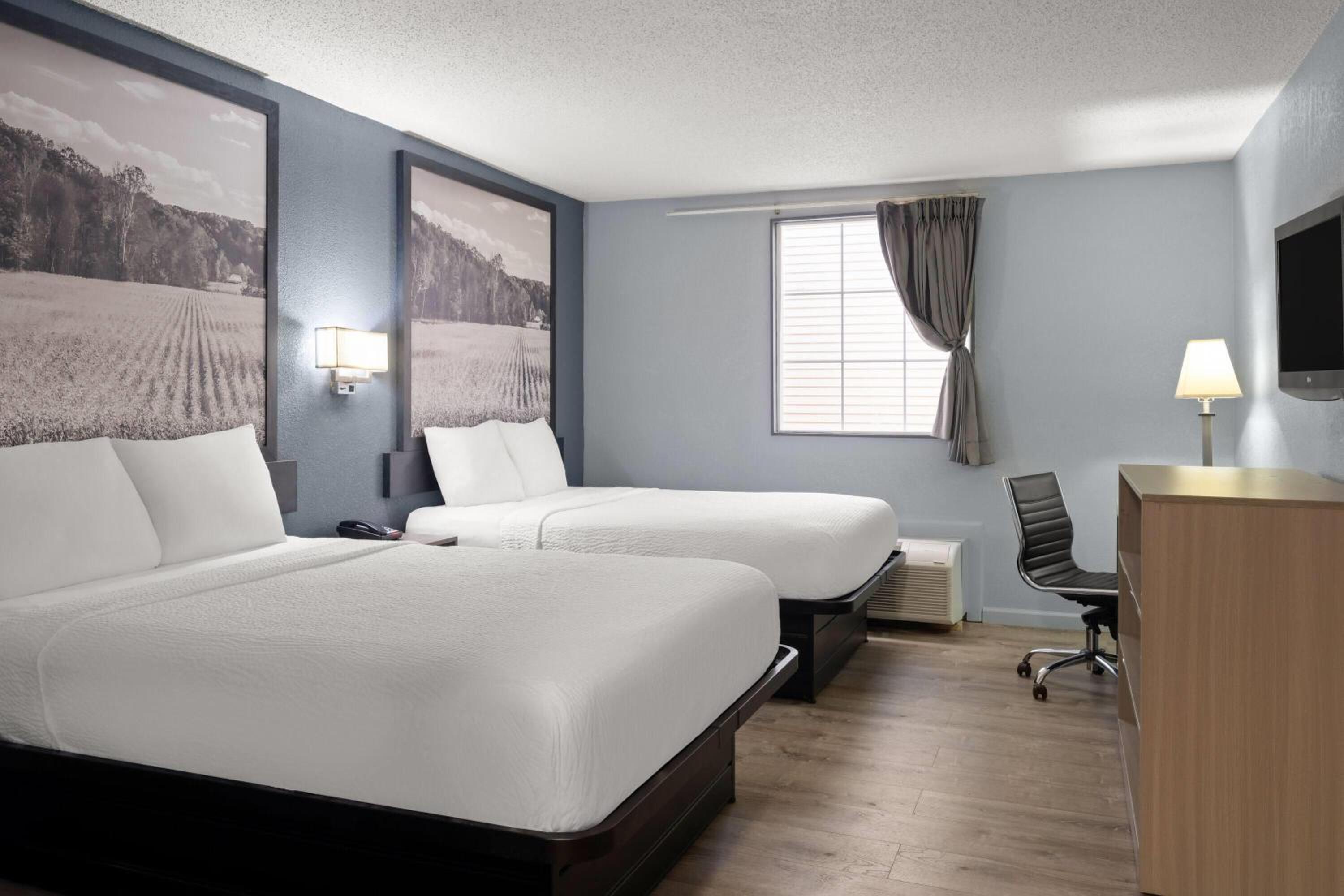 Suite with Two Queen Beds - Non-Smoking photo 3