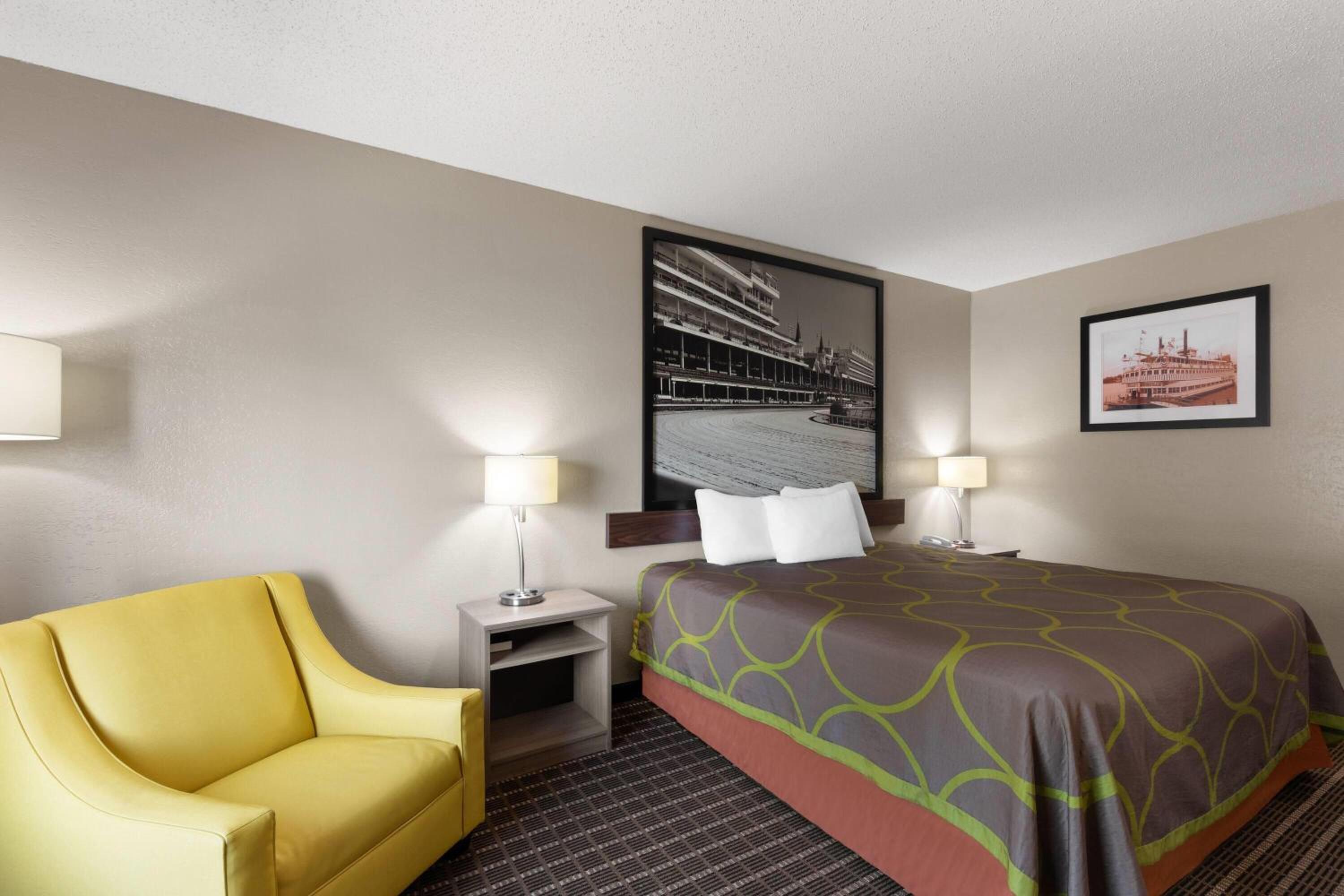 Deluxe King Room - Non-Smoking - Photo 1