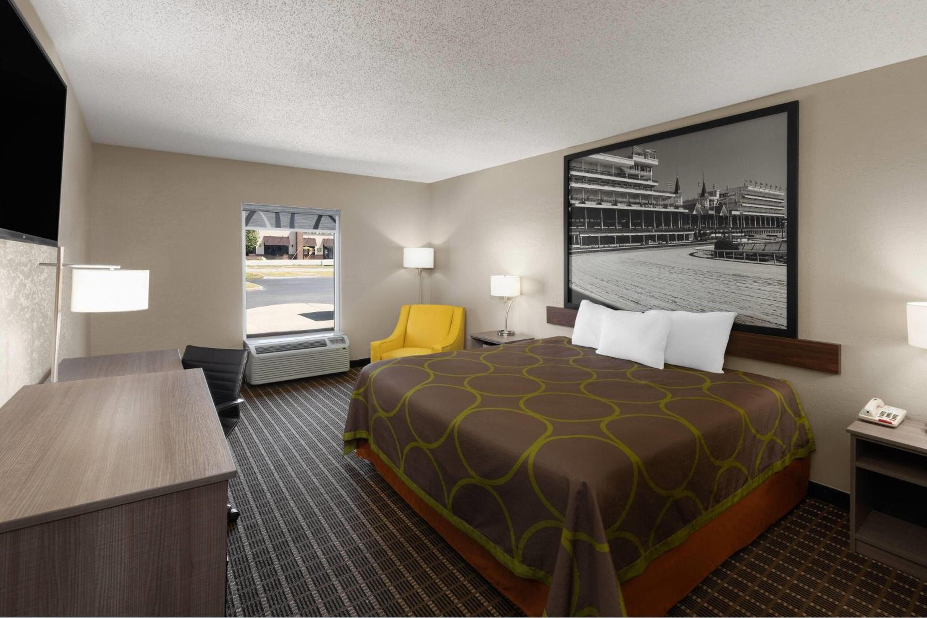 Deluxe King Room - Non-Smoking - Photo 2