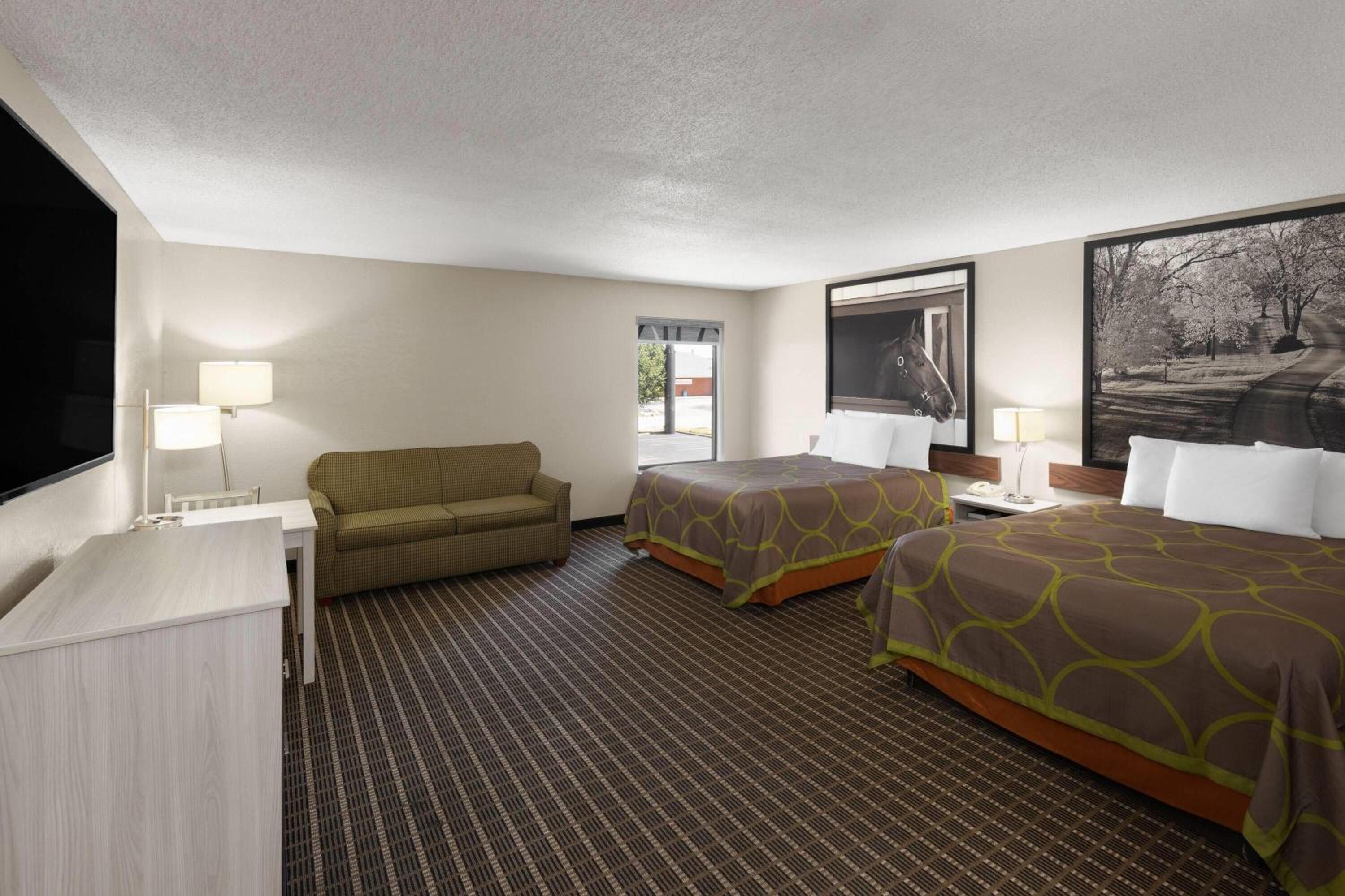 Business Queen Room with Two Queen Beds - Non-Smoking - Photo 3