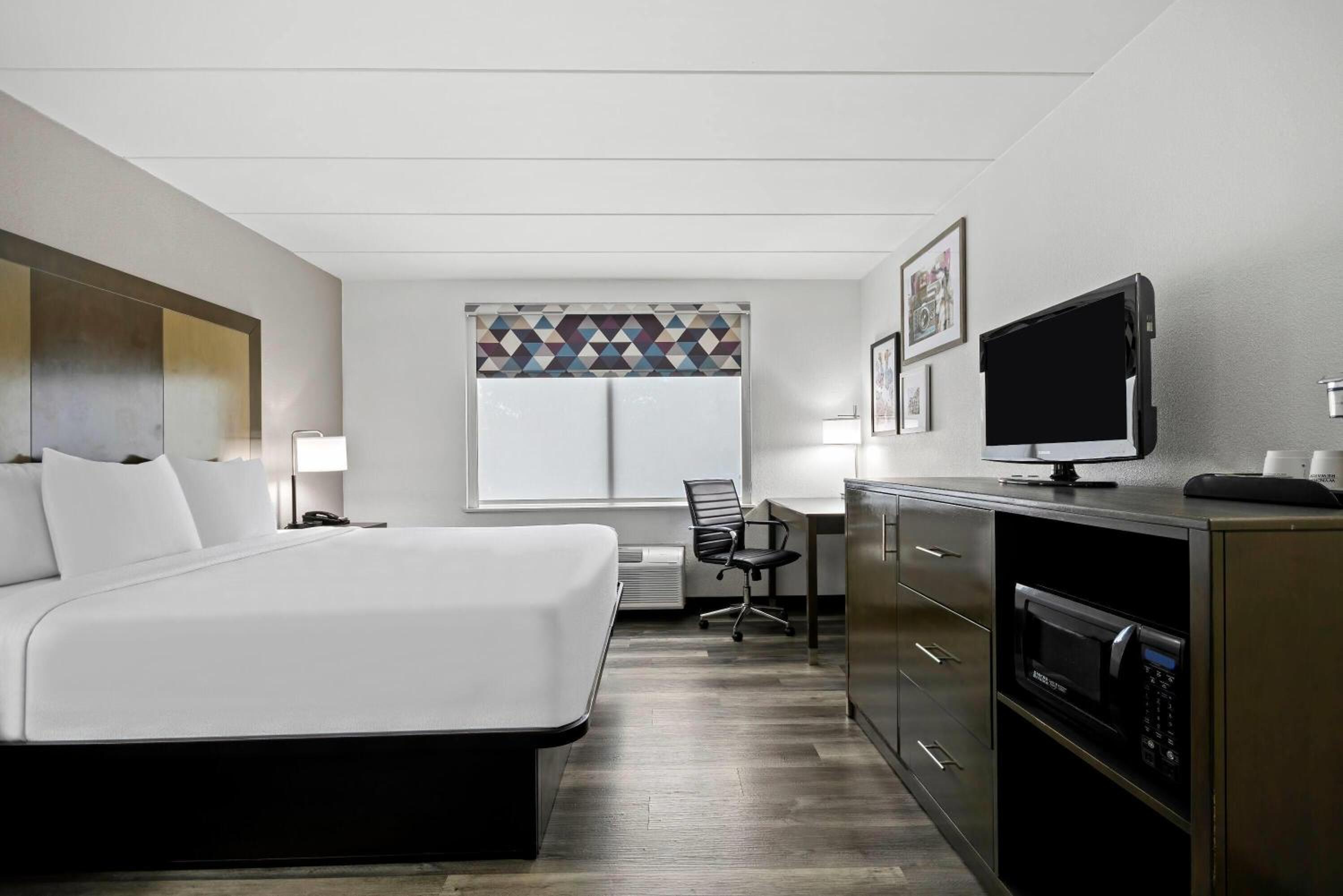 Deluxe King Room - Photo 1