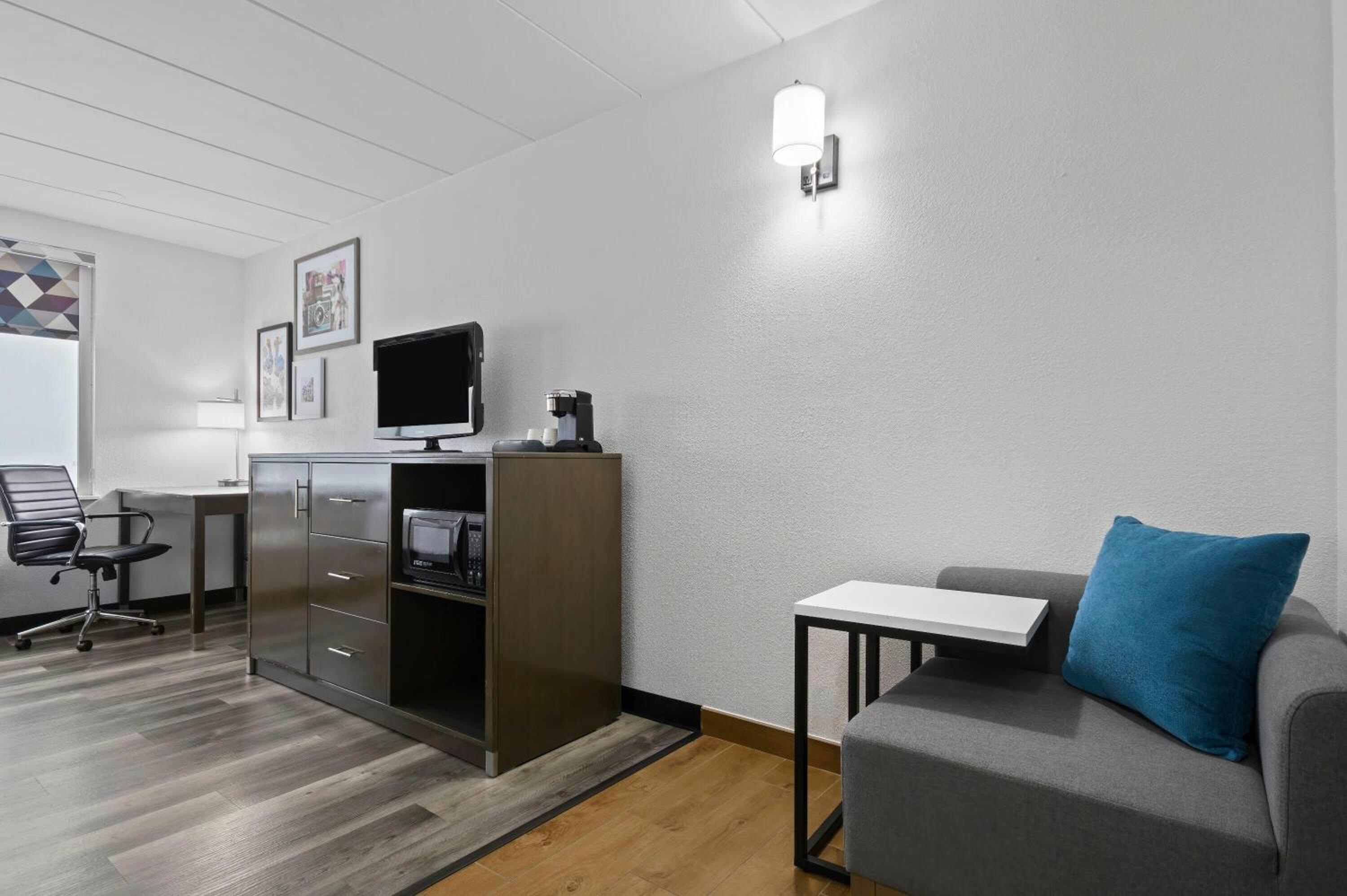 Deluxe King Room - Photo 4