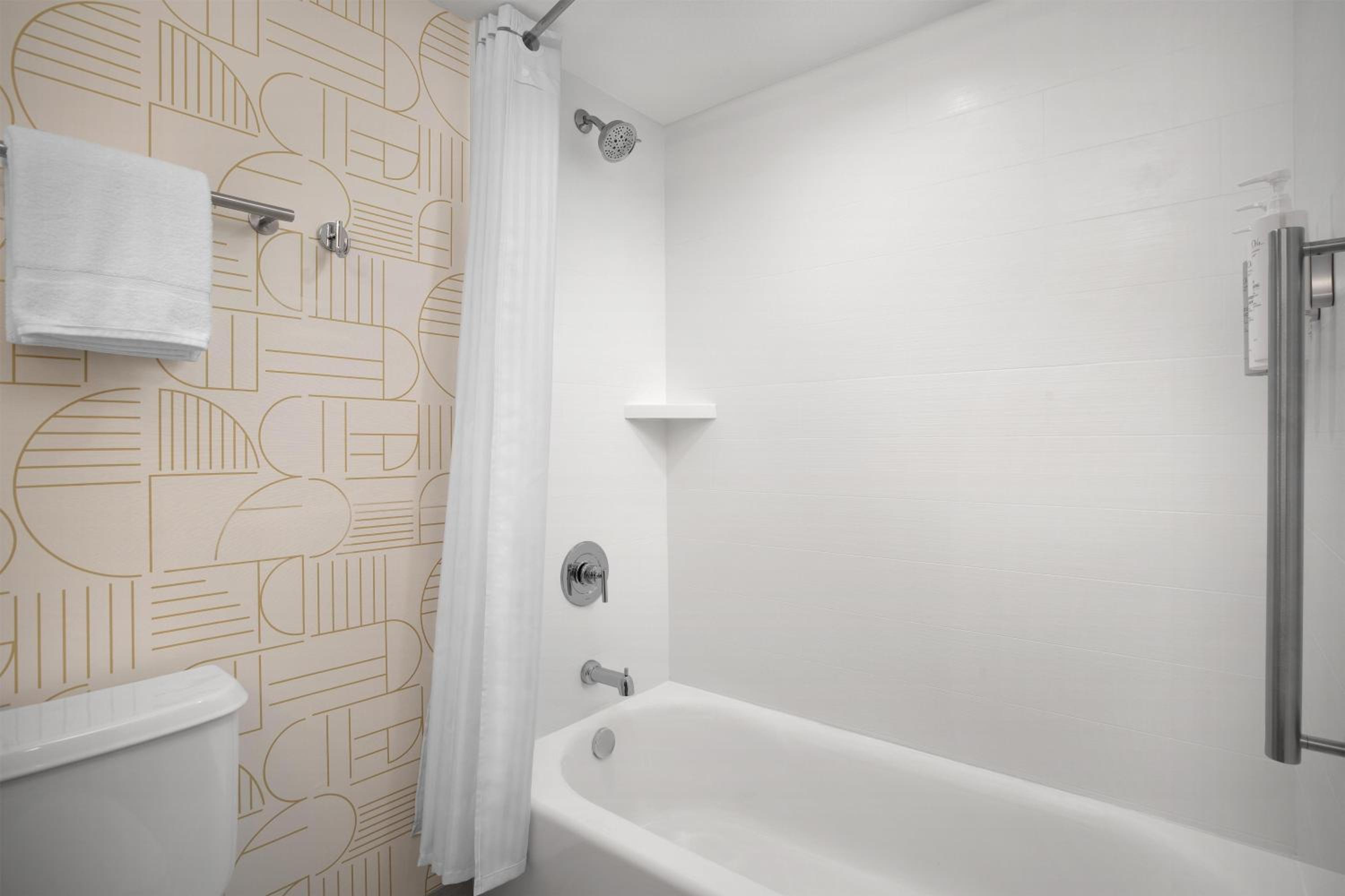 Studio Suite with Two Queen Beds - Photo 3