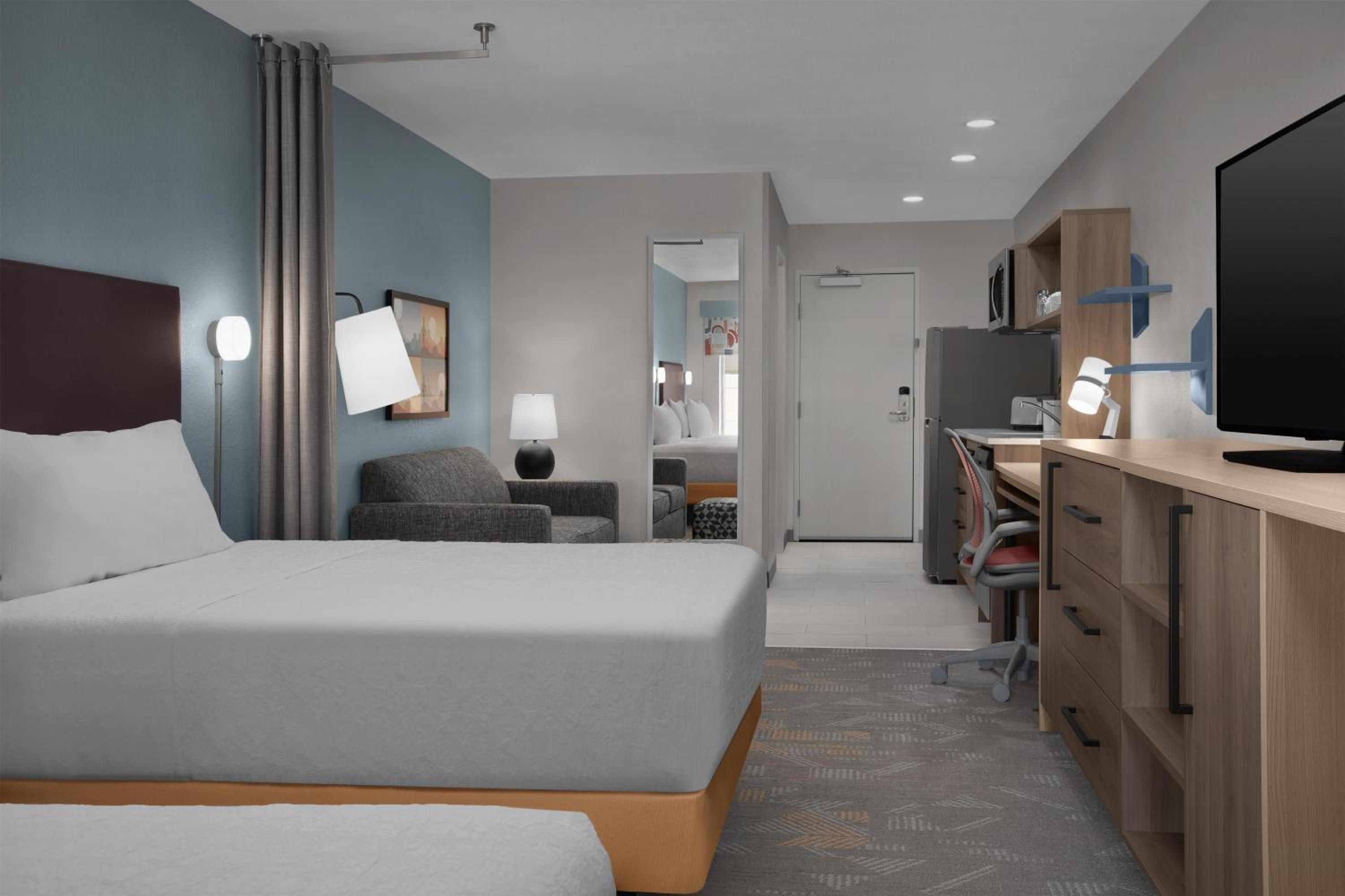 Studio Suite with Two Queen Beds - Photo 4