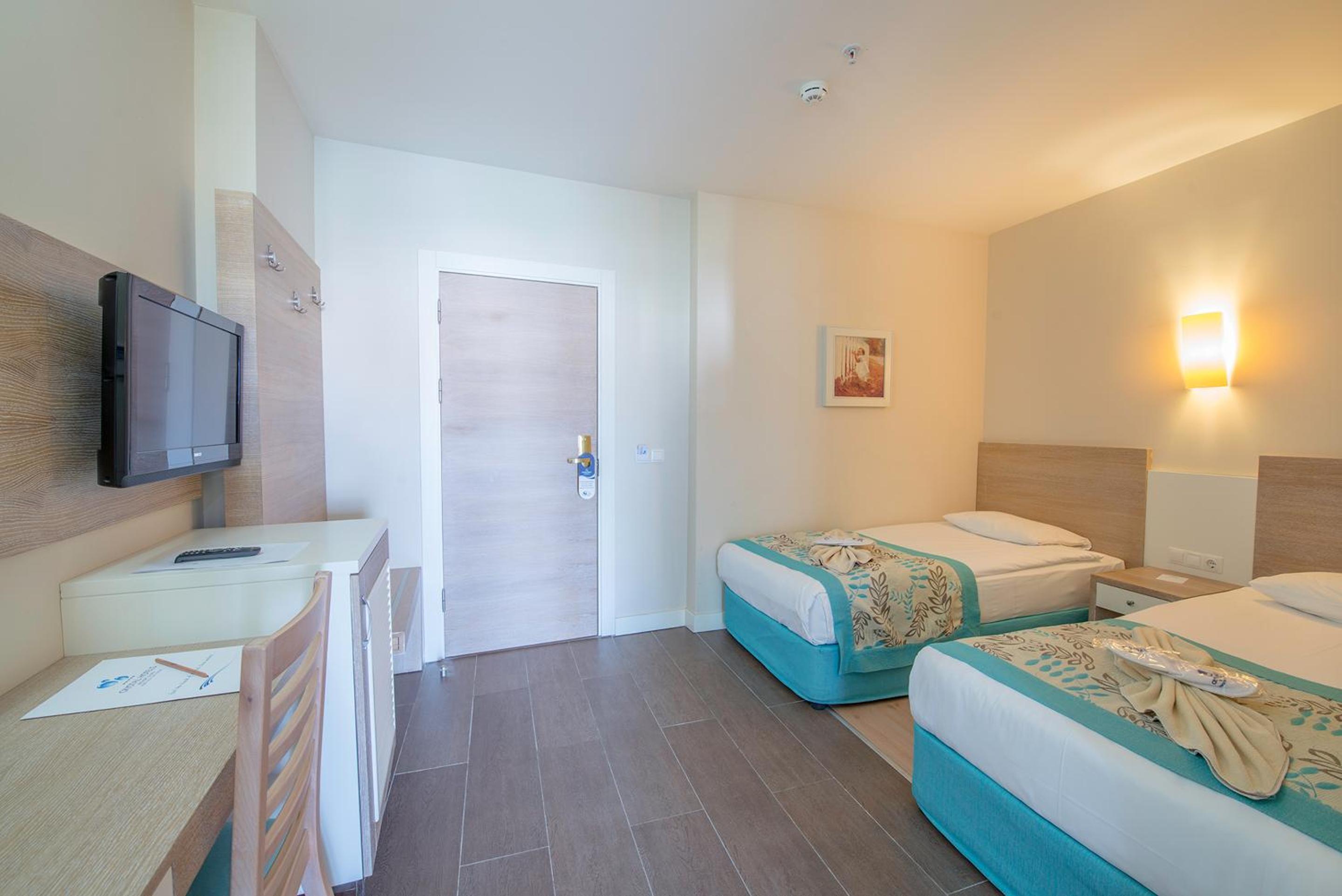 Family Room with Sea View photo 3