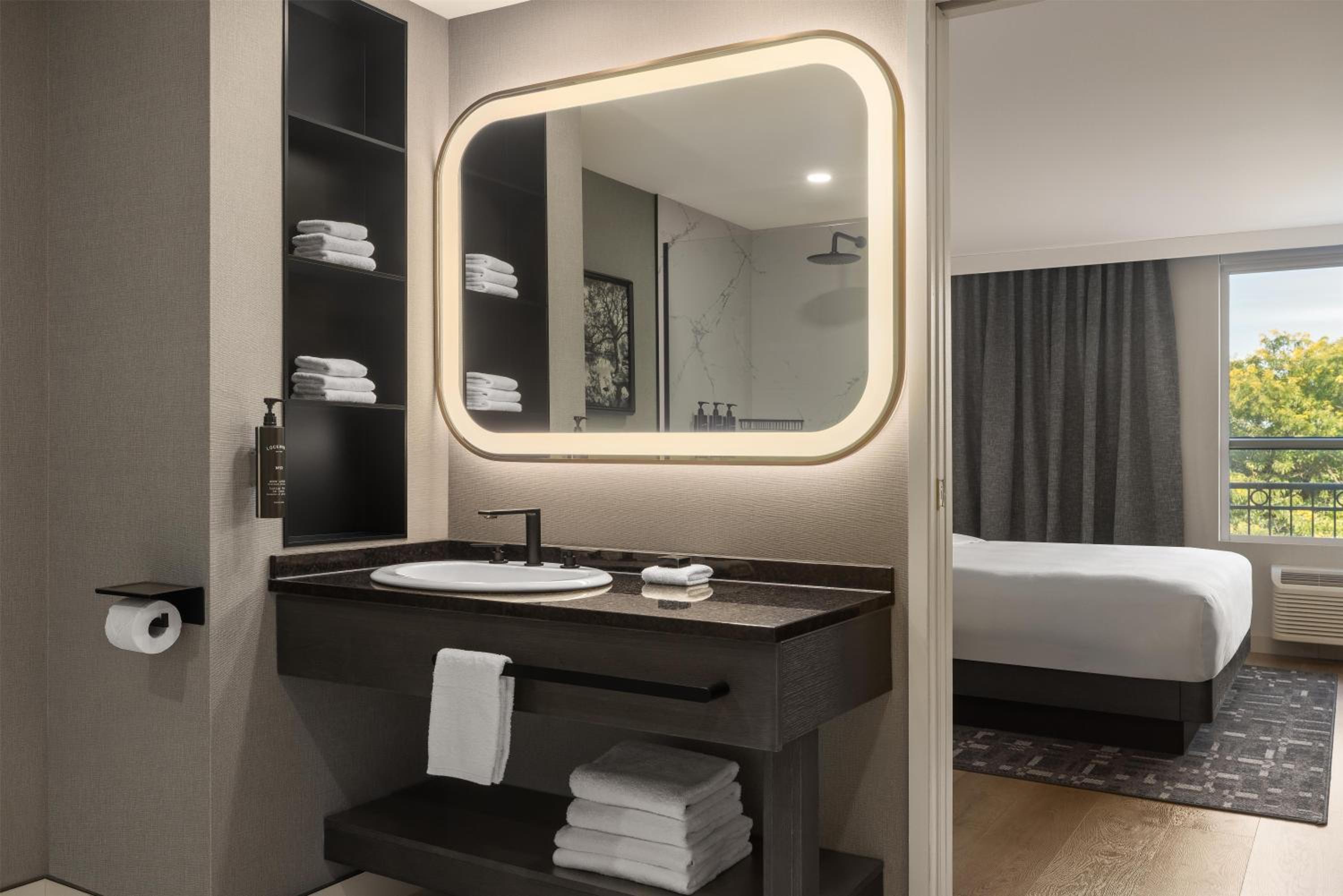 One-Bedroom King Suite - Photo 5