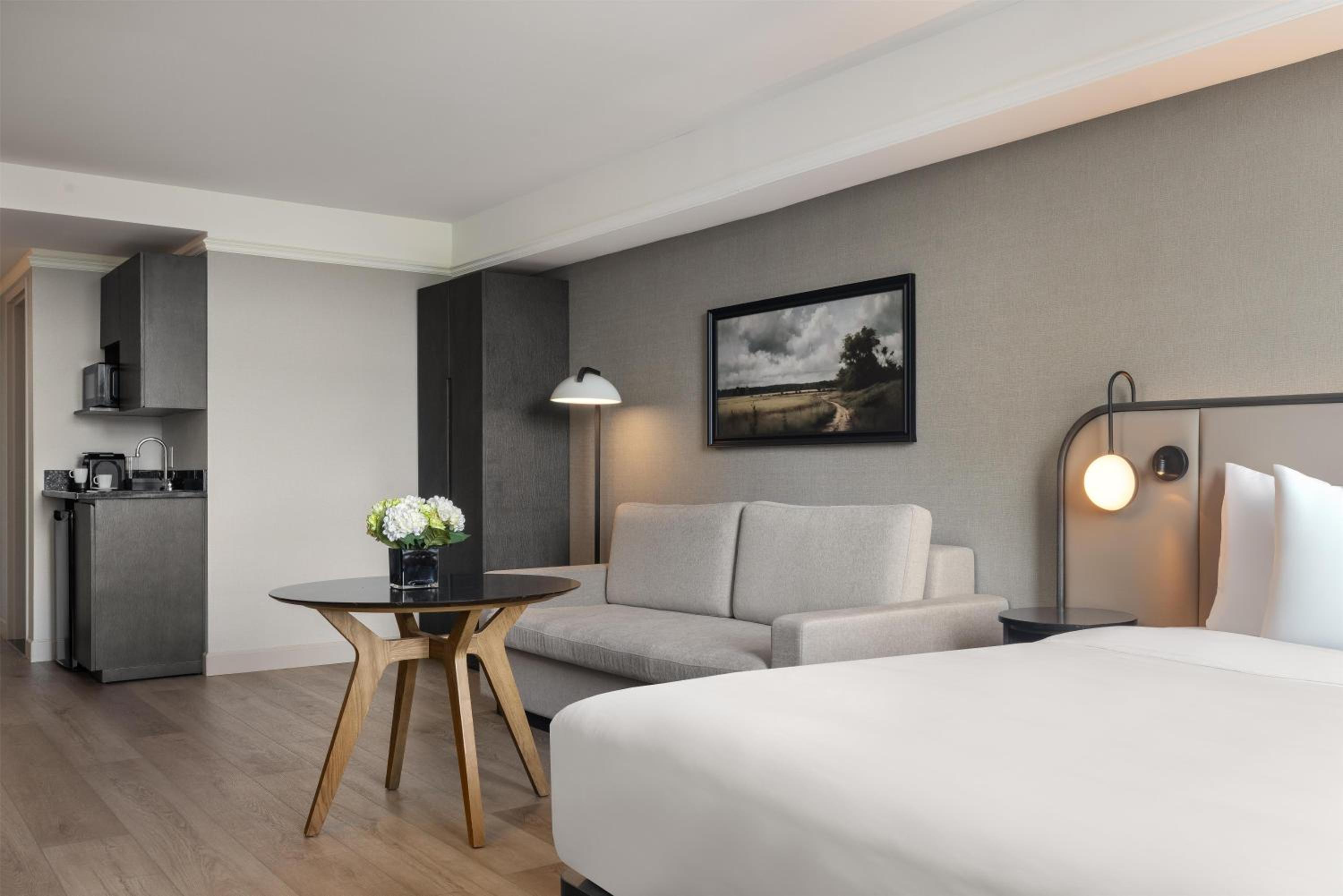Deluxe King Room - Photo 5