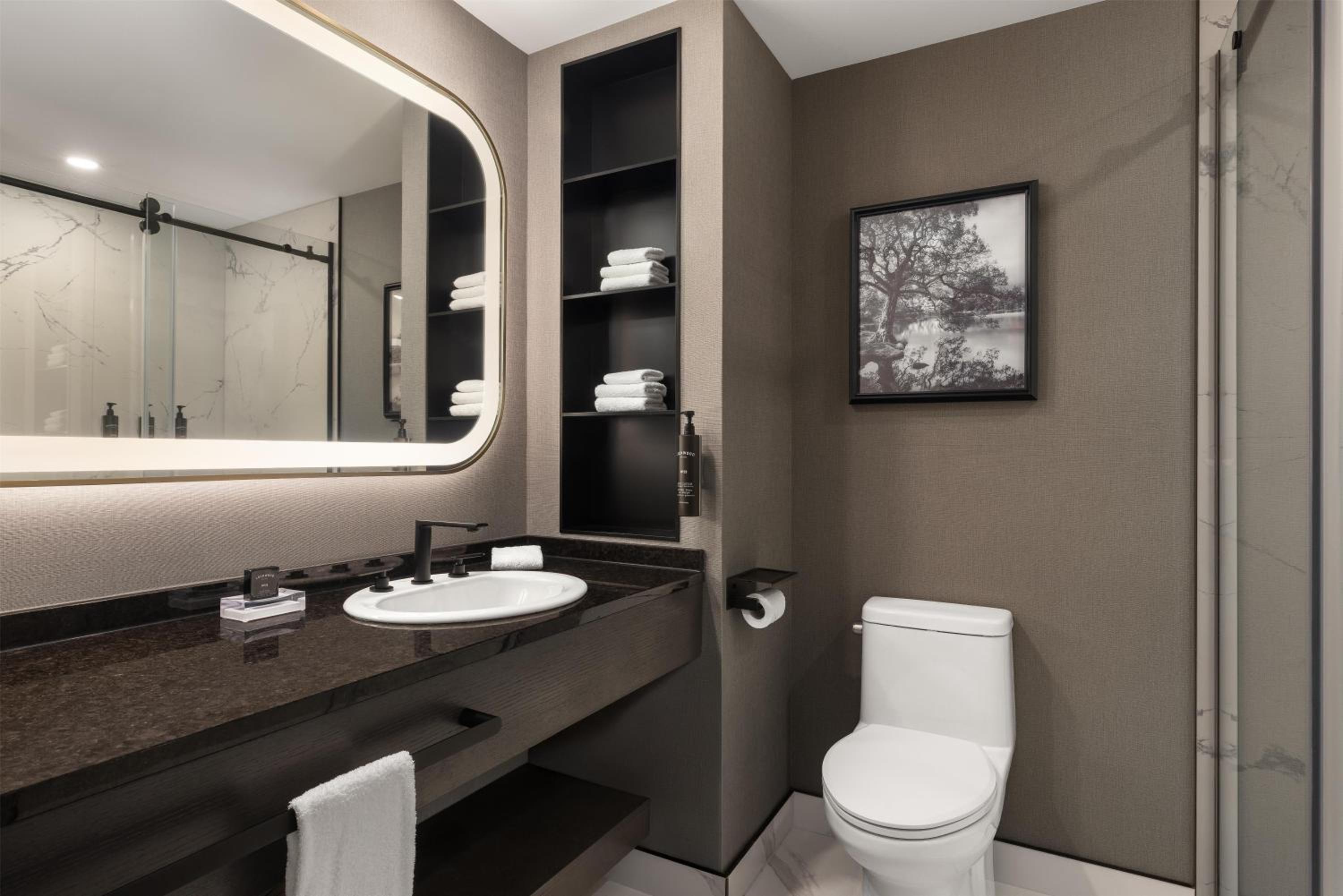 Deluxe King Room - Photo 1