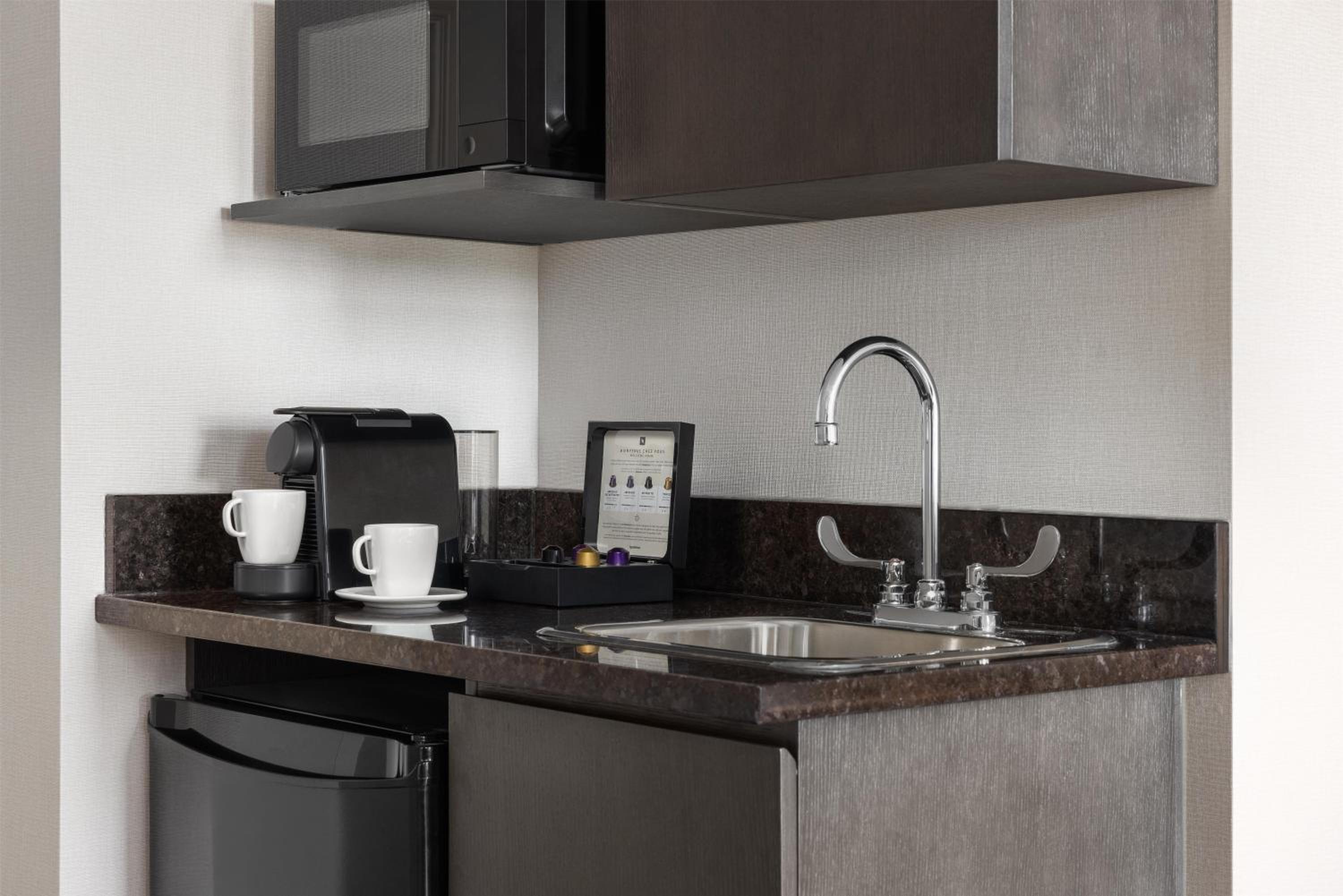 King Room with Kitchenette - Photo 4