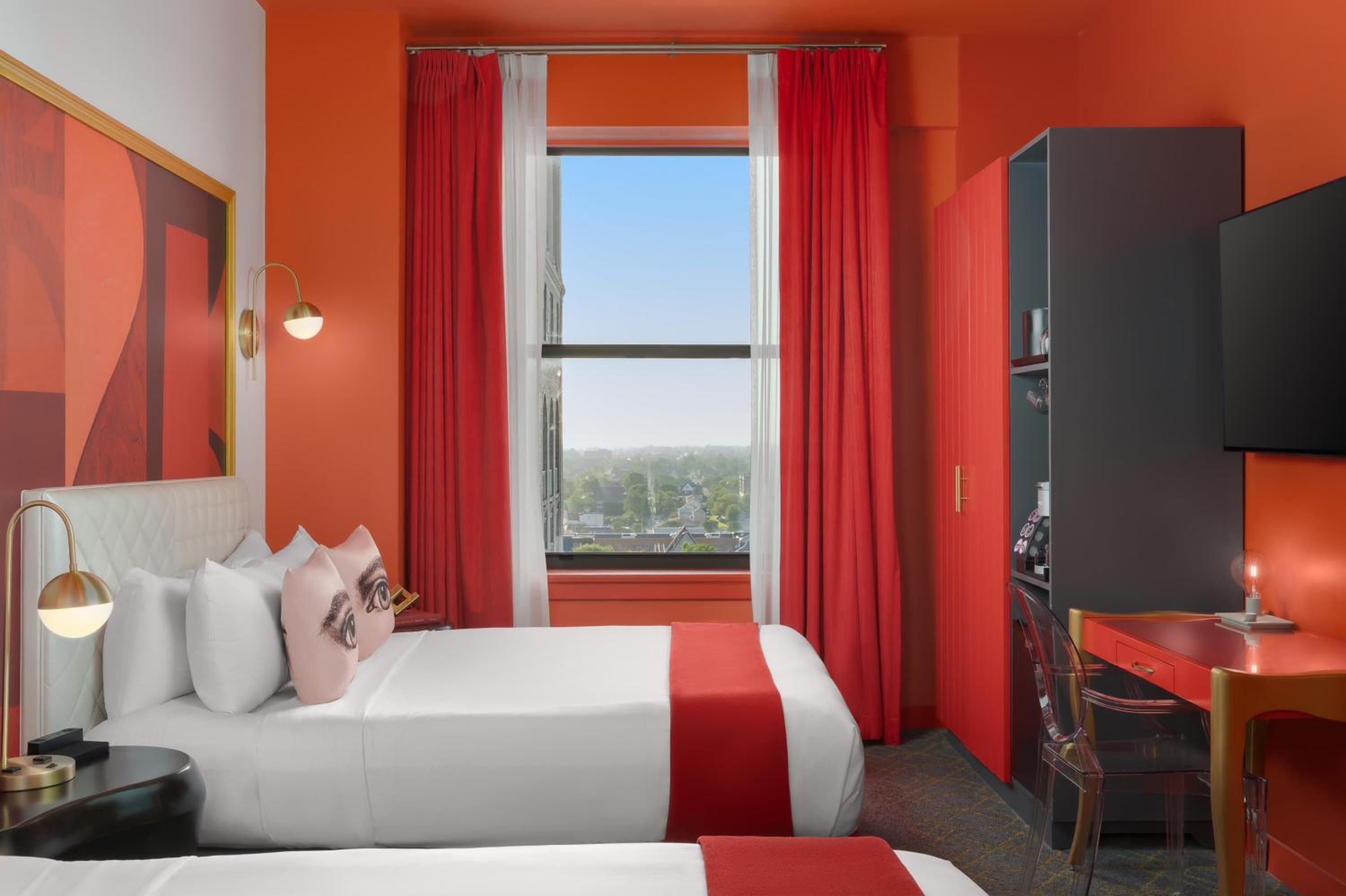 Queen Room with Two Queen Beds - Photo 2