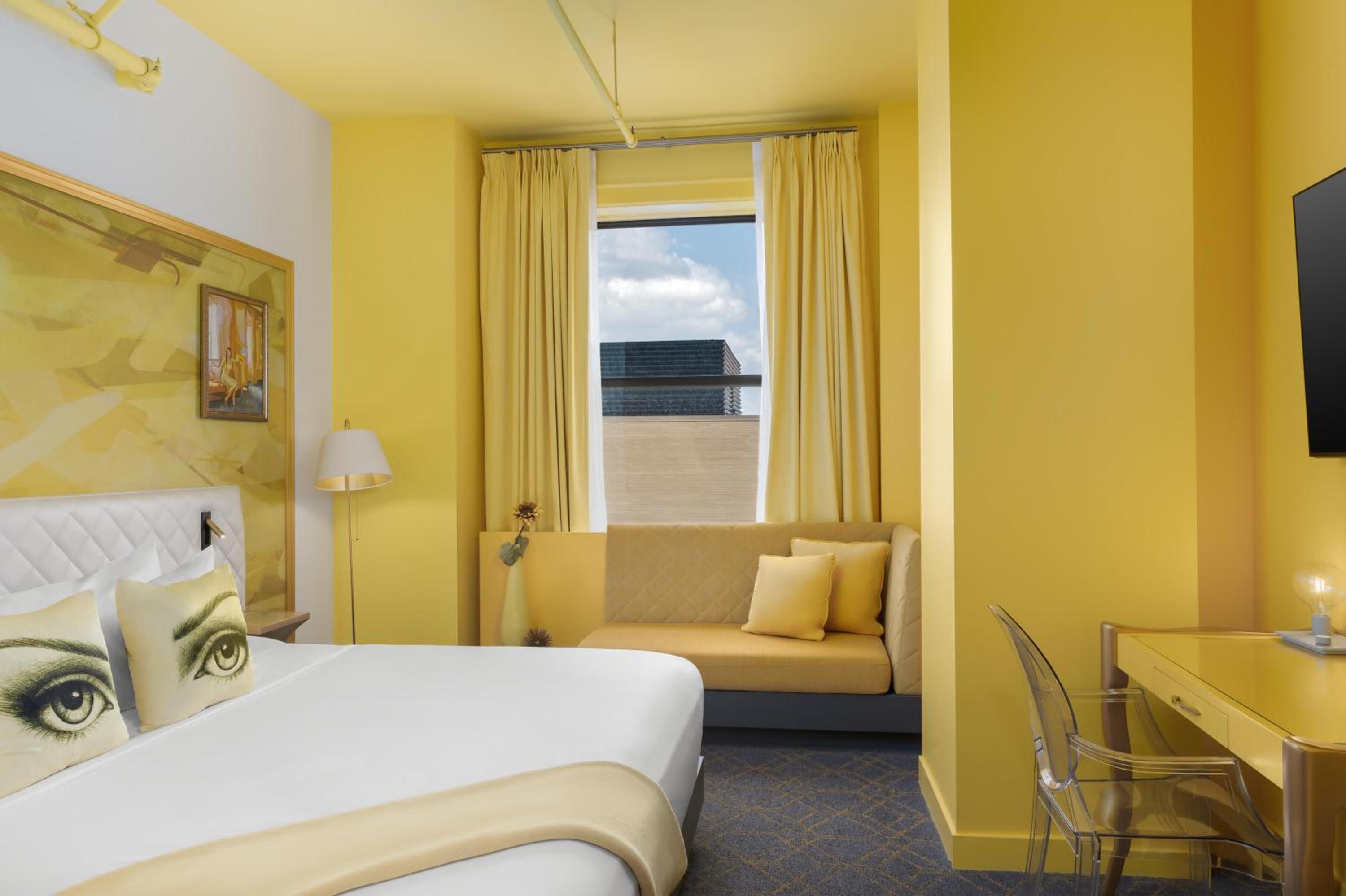 Yellow Queen Room - Photo 1