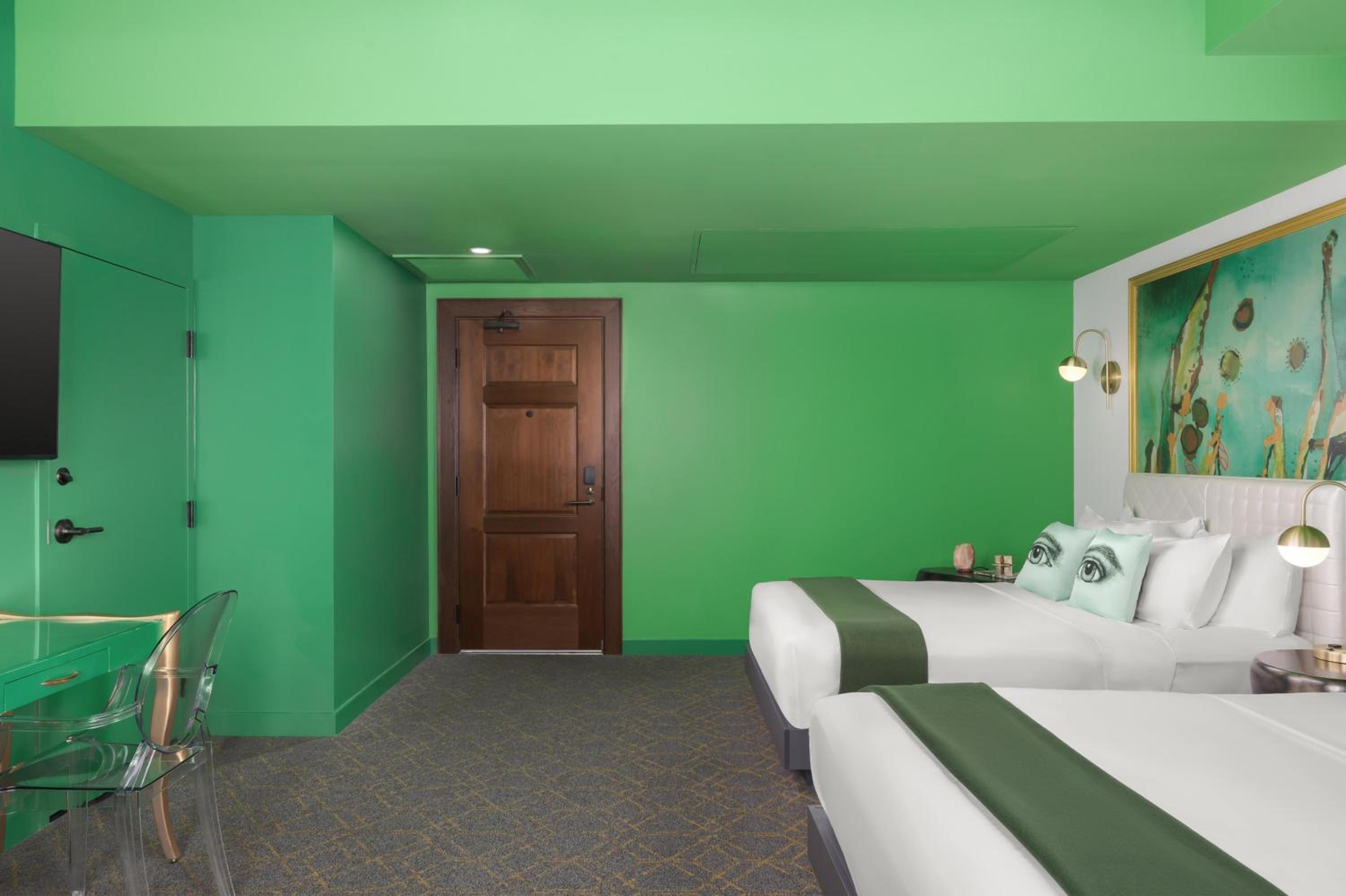 Large Queen Room with Two Queen Beds - Photo 2