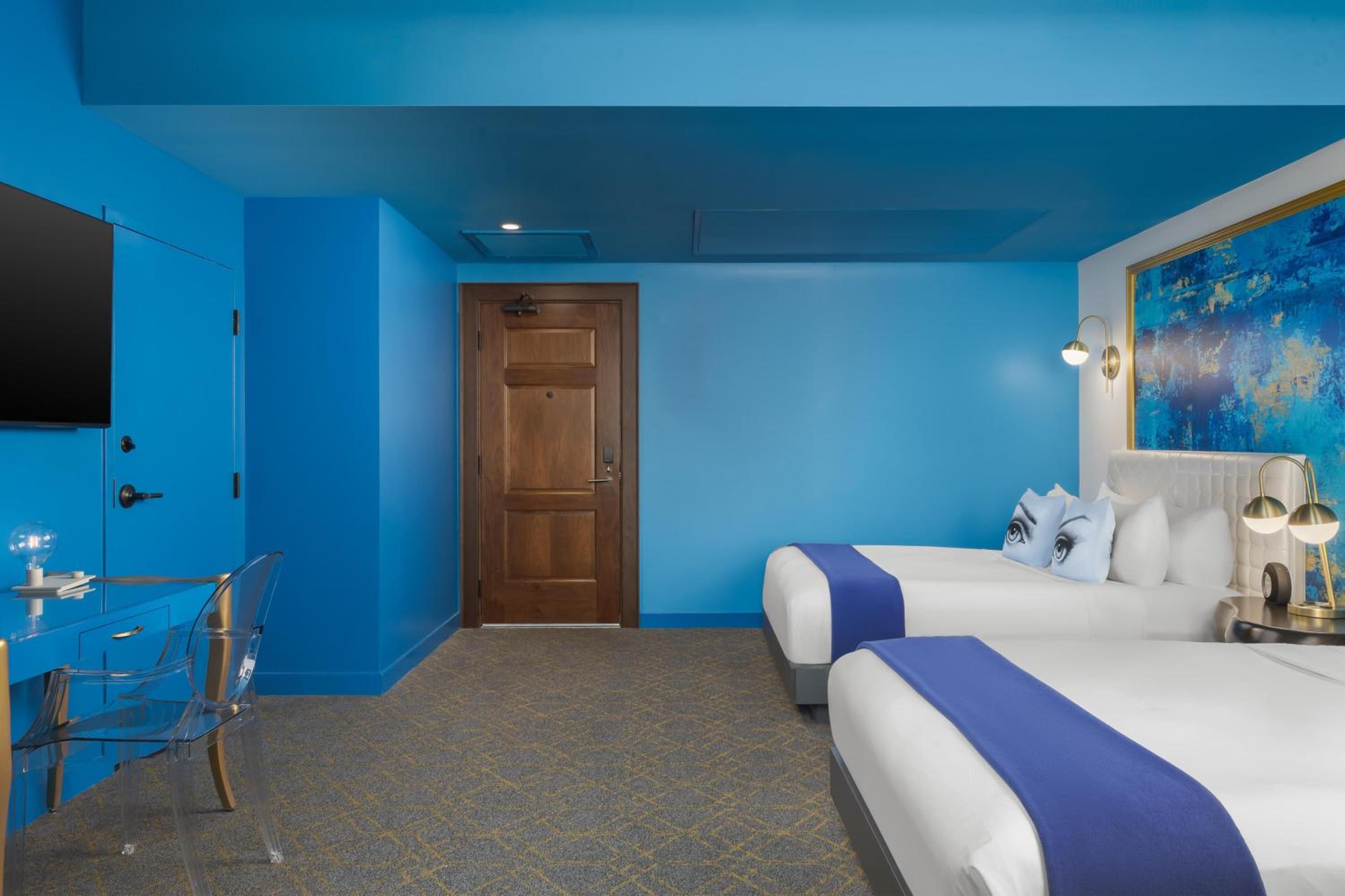 Large Queen Room with Two Queen Beds - Photo 3