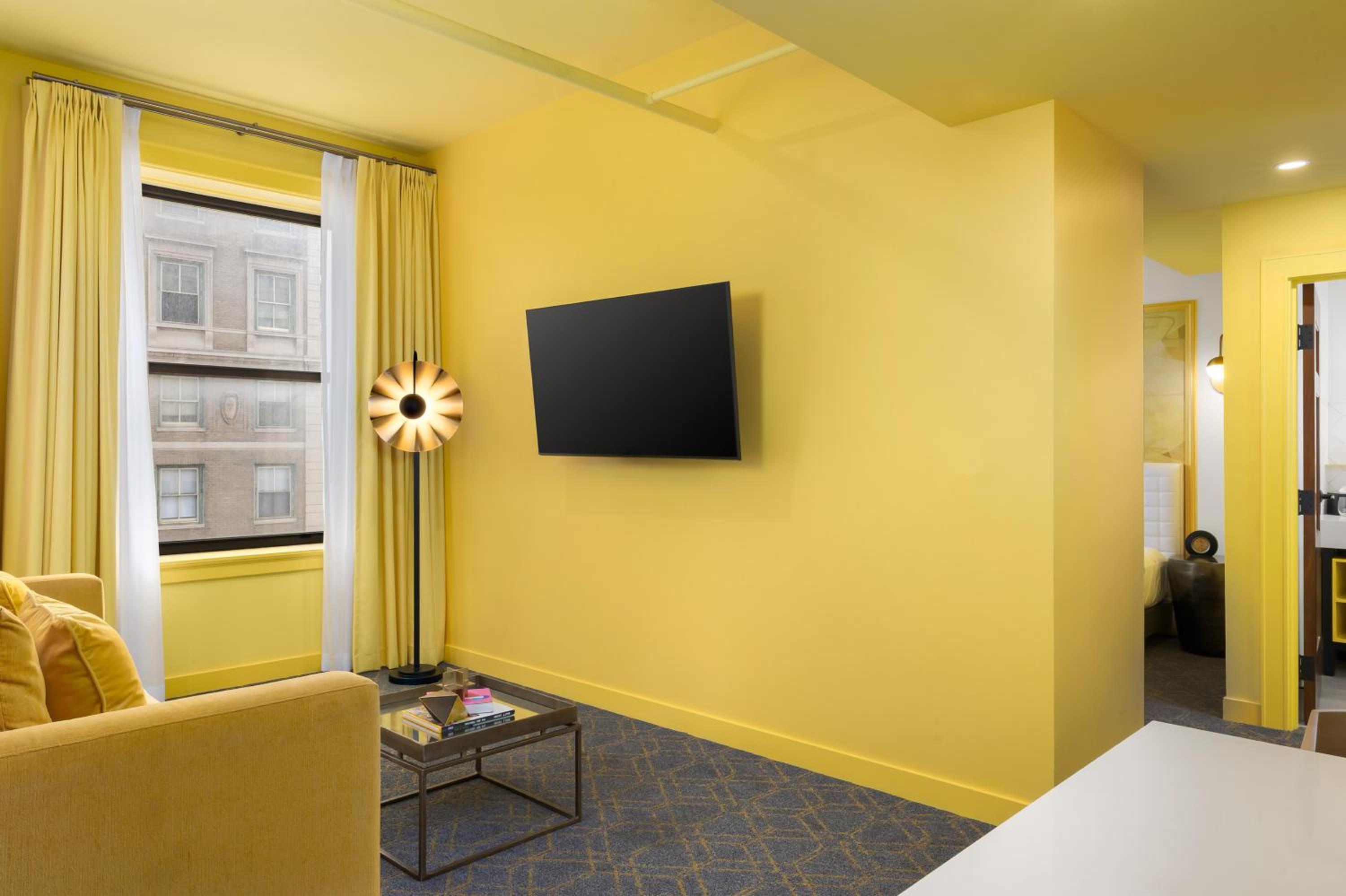 One-Bedroom Yellow King Suite with Kitchenette - Photo 3