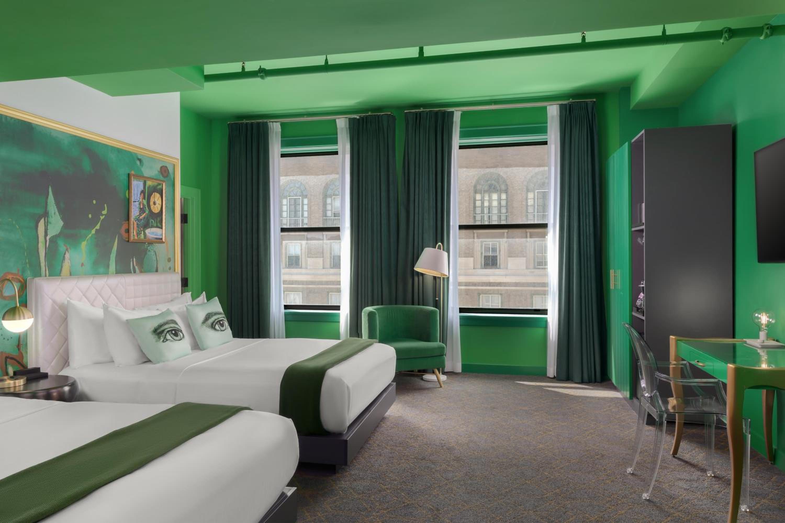 Large Queen Room with Two Queen Beds - Photo 4