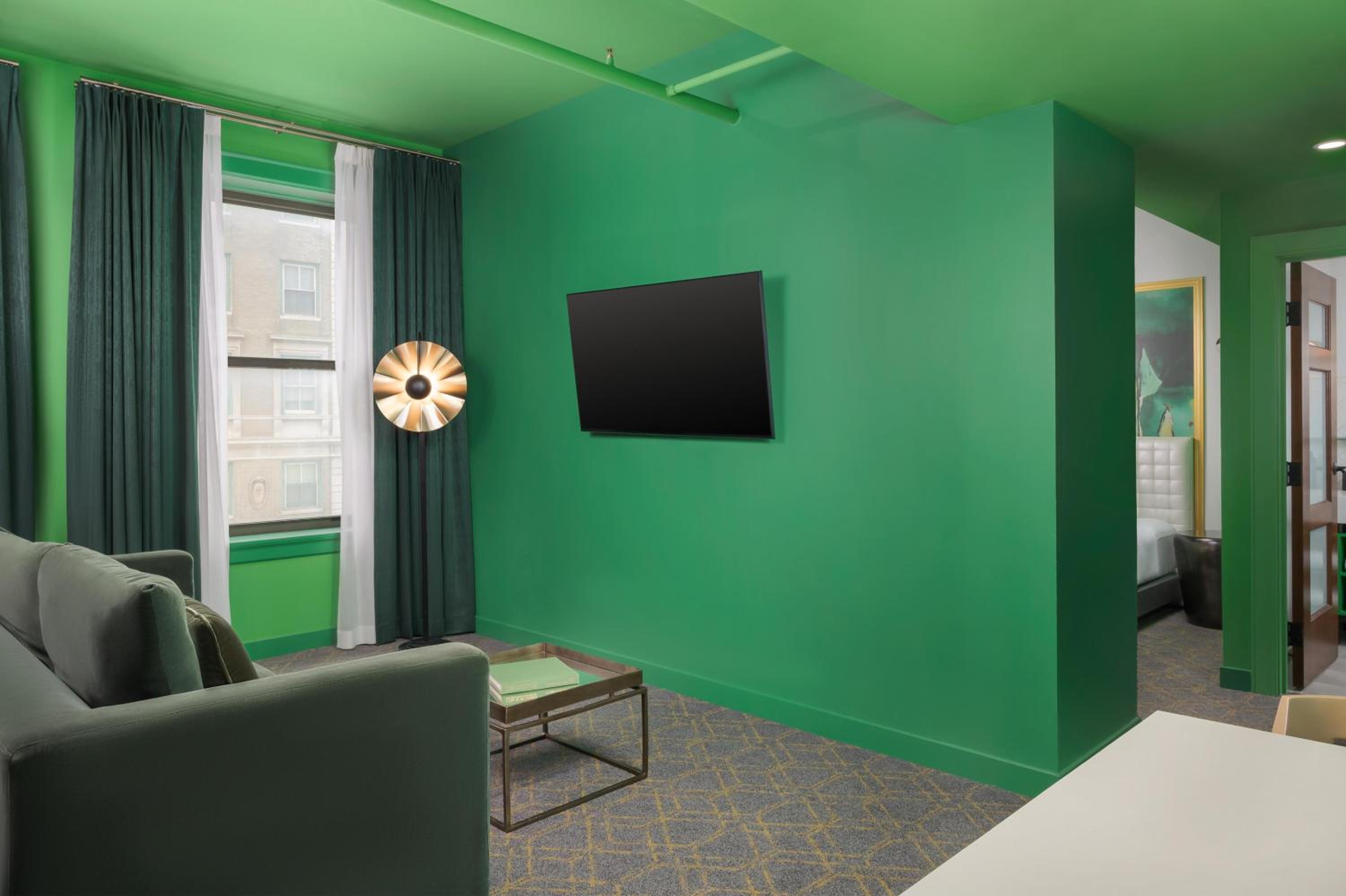 One-Bedroom Green King Suite with Kitchenette - Photo 2