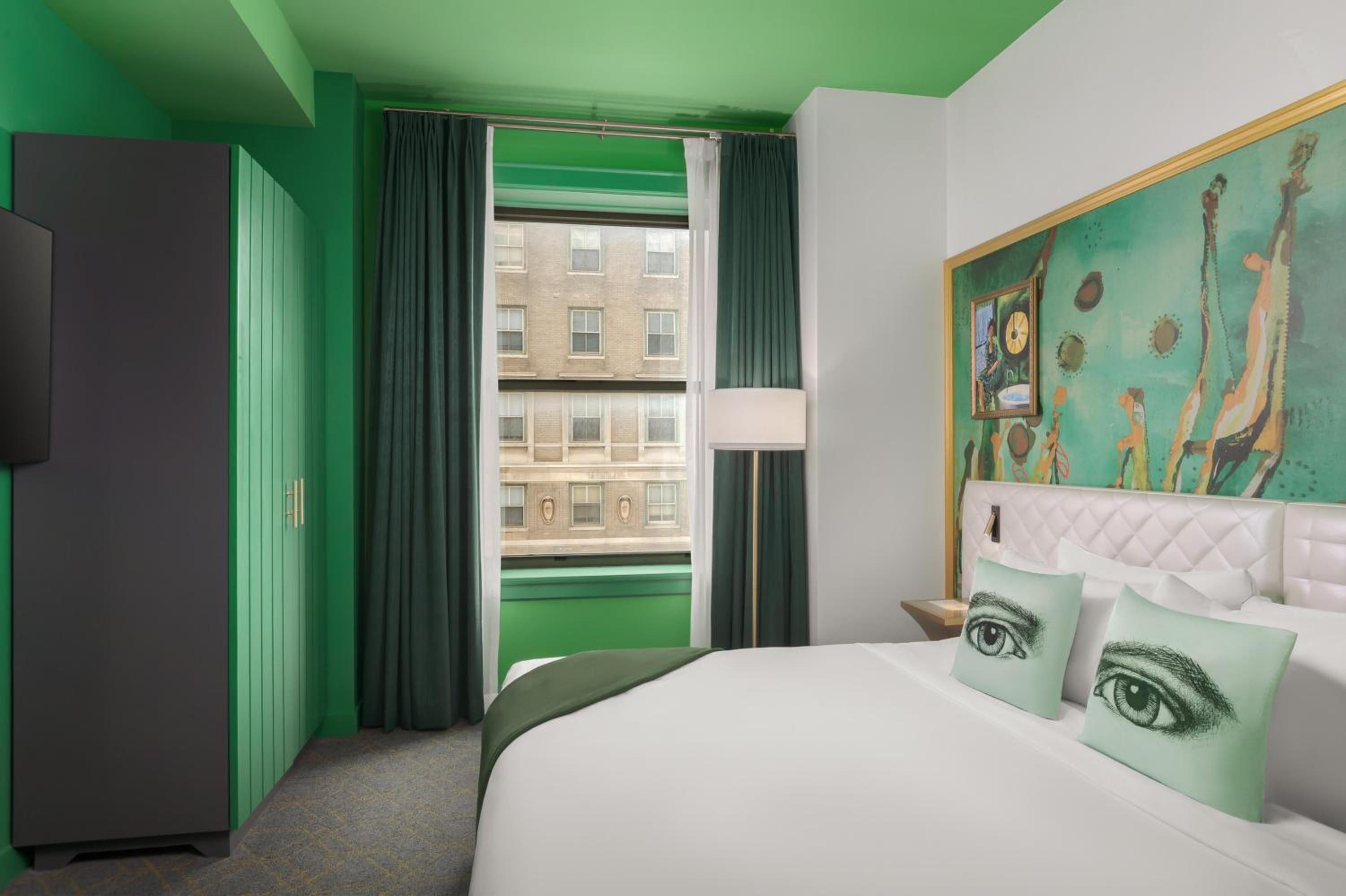 One-Bedroom Green King Suite with Kitchenette - Photo 3