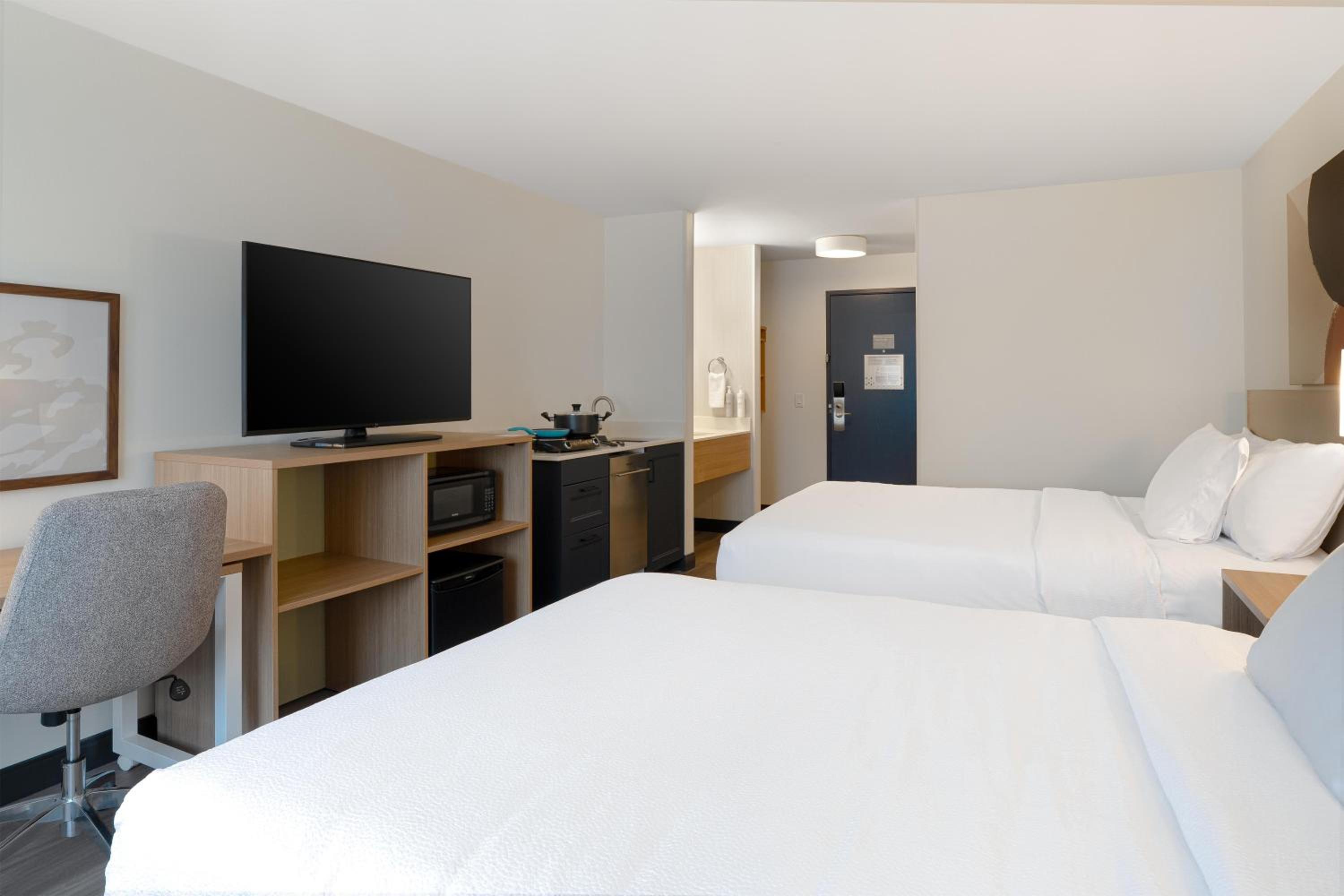 Standard Queen Room with Two Queen Beds and Kitchenette - Photo 1