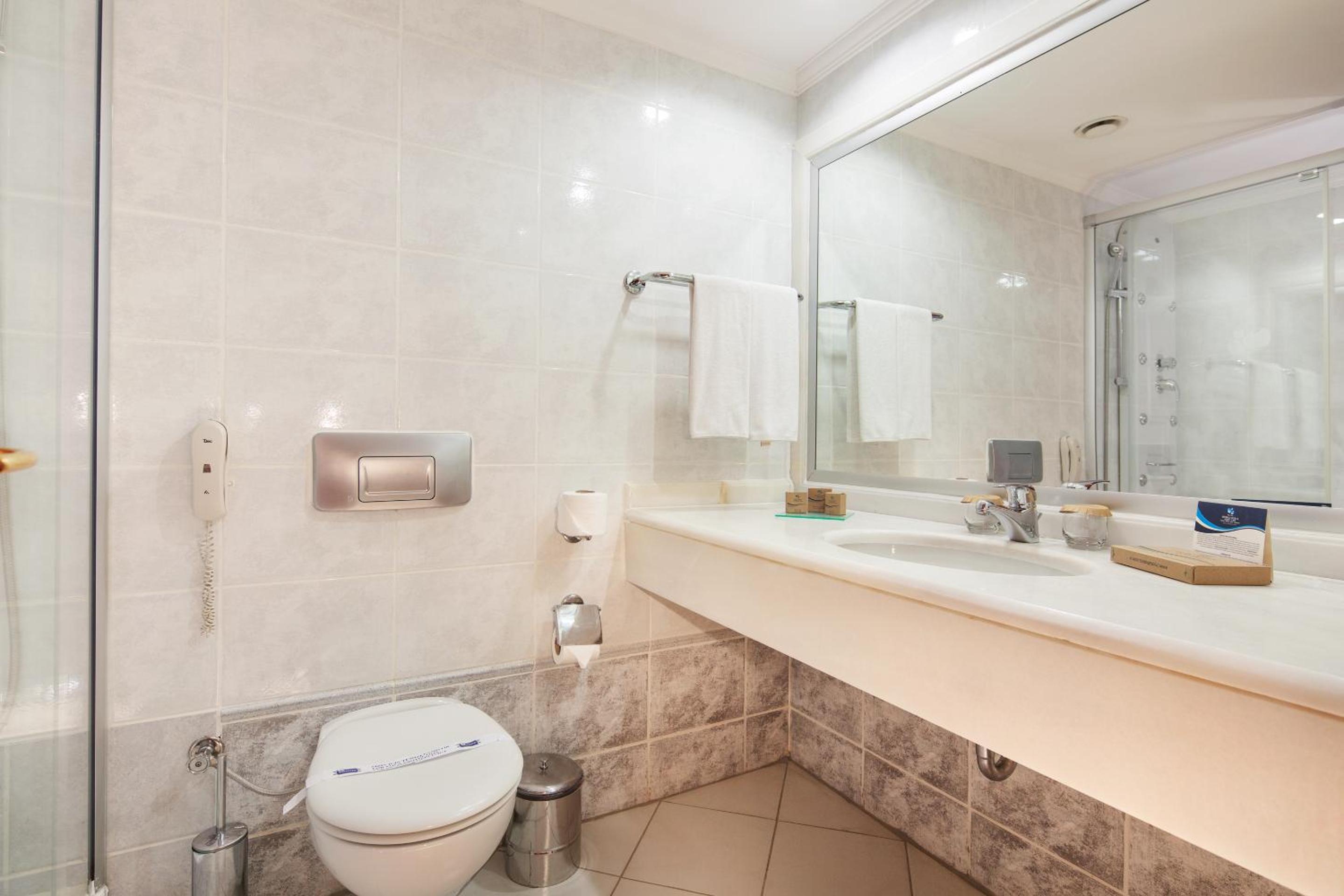 Standard Triple Room With Sea View photo 3