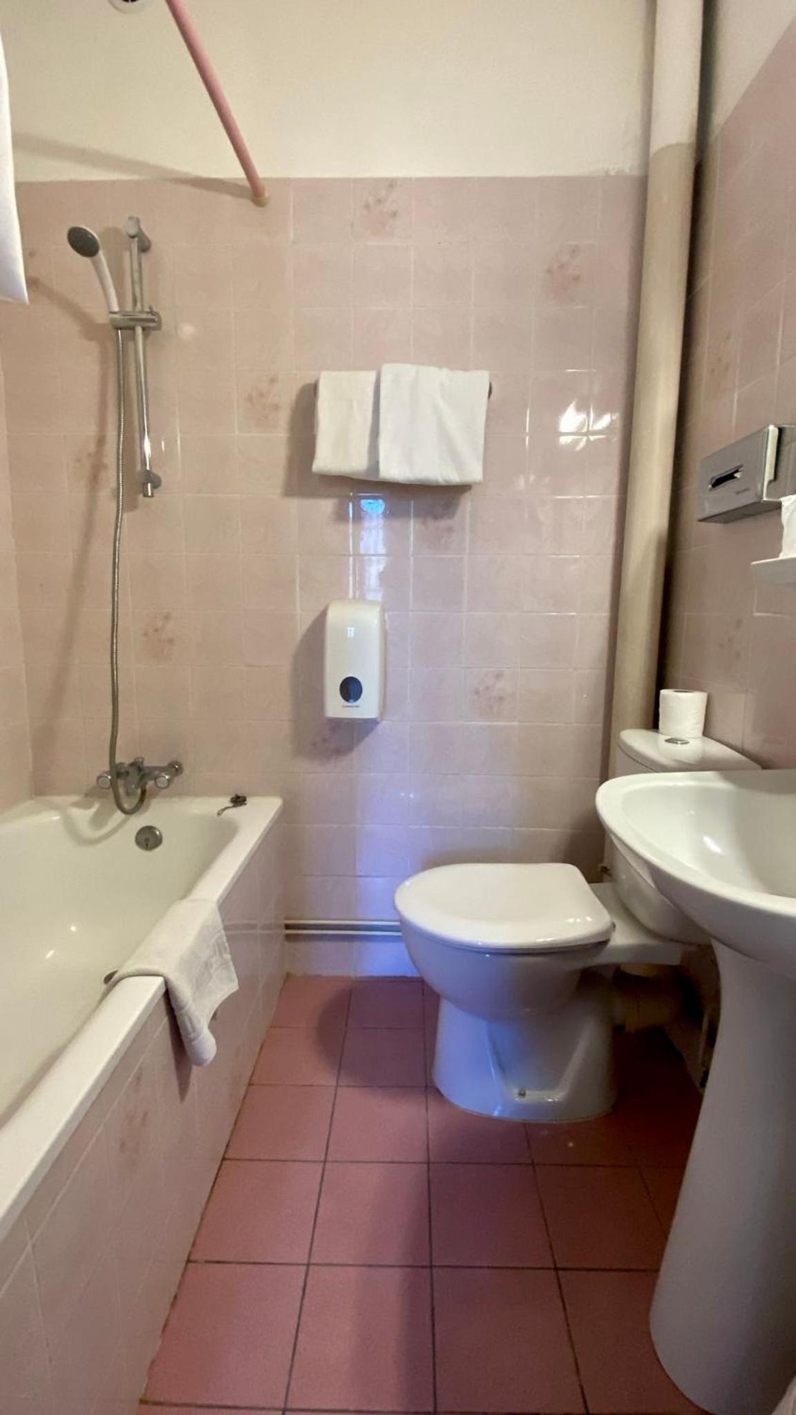 Deluxe Double Room with Bath photo 3