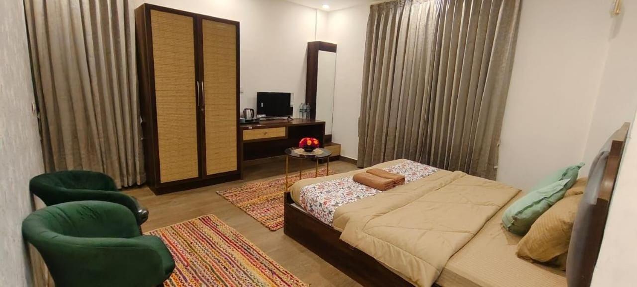 Deluxe Double Room (2 Adults + 1 Child) photo 3