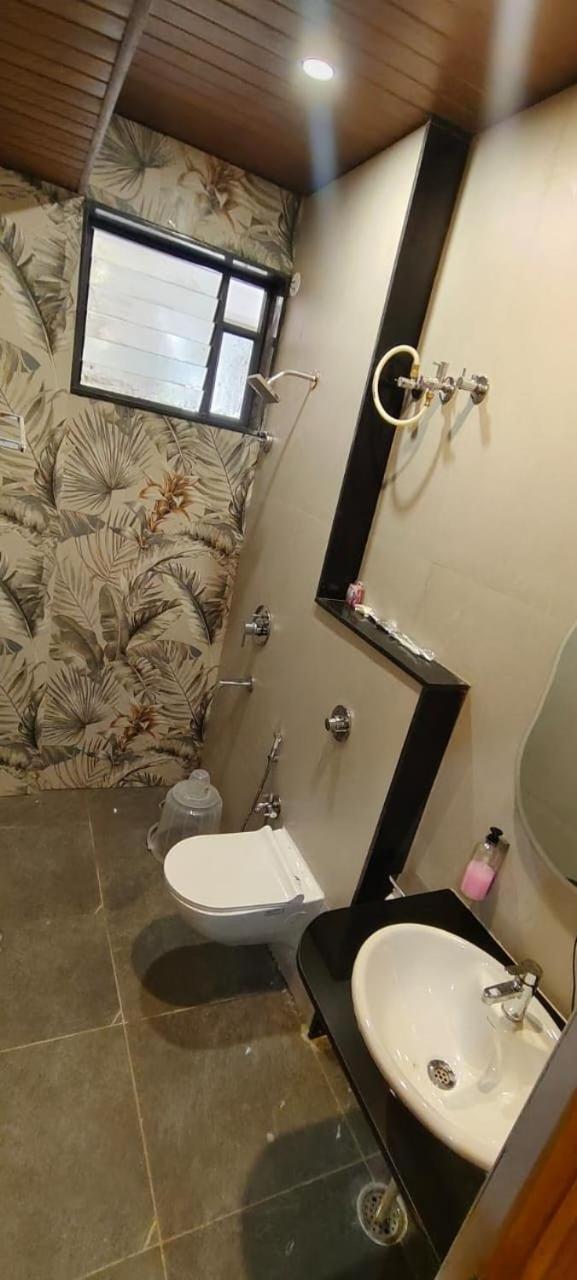 Deluxe Double Room (2 Adults + 1 Child)
