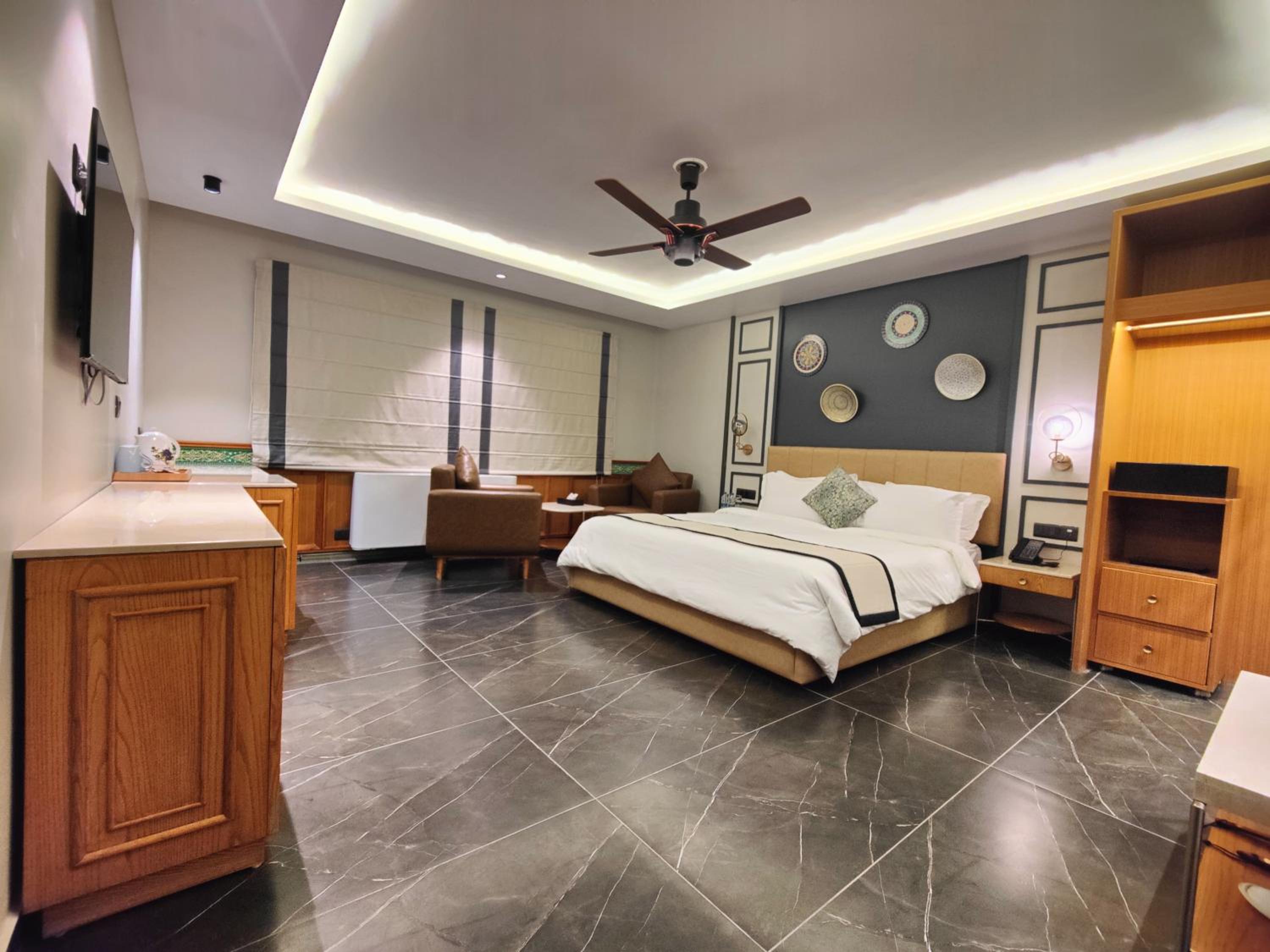 Superior King Room photo 2