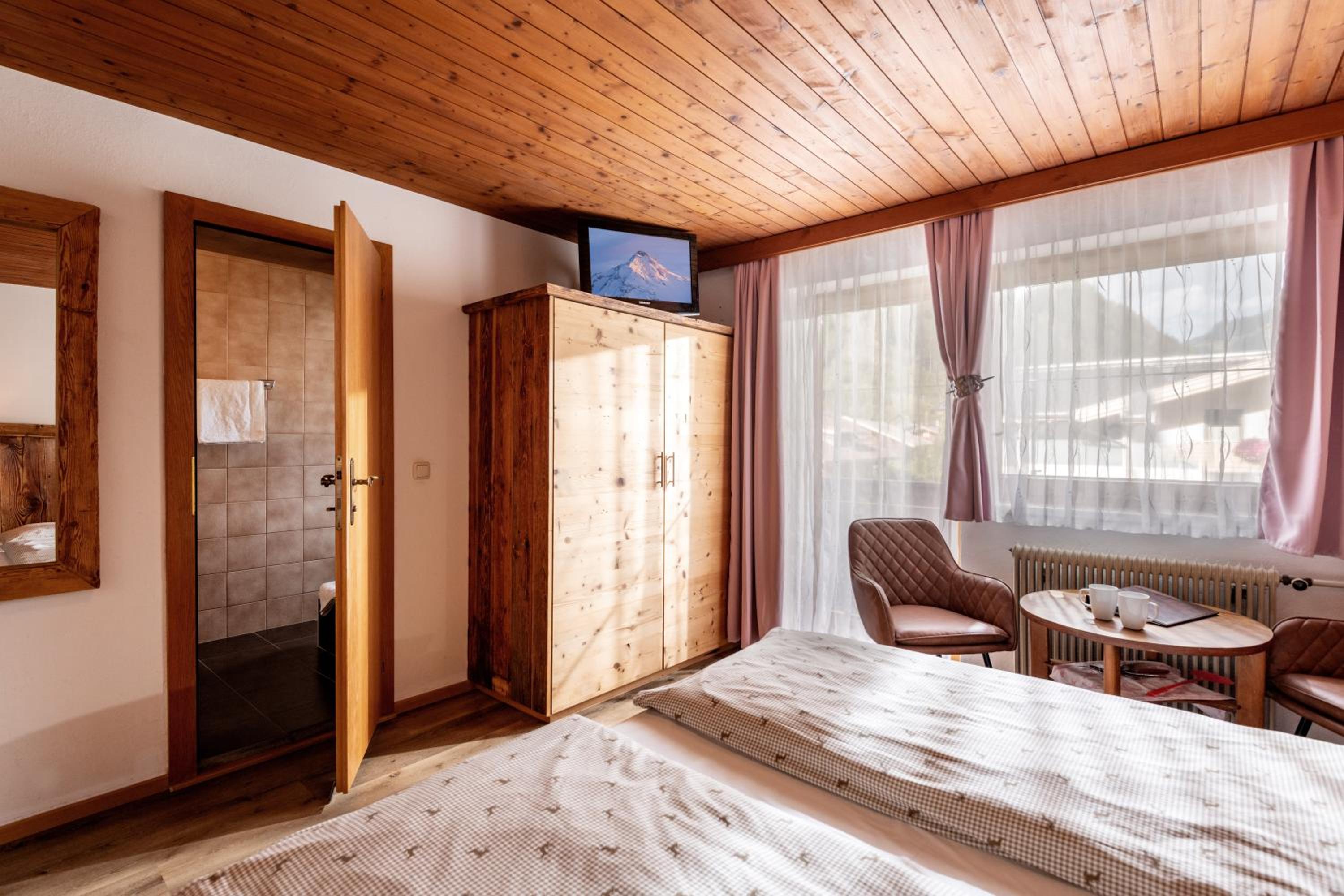 Standard Triple Room photo 3