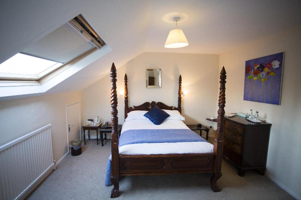 Double Room - Non-Smoking  - Photo 23