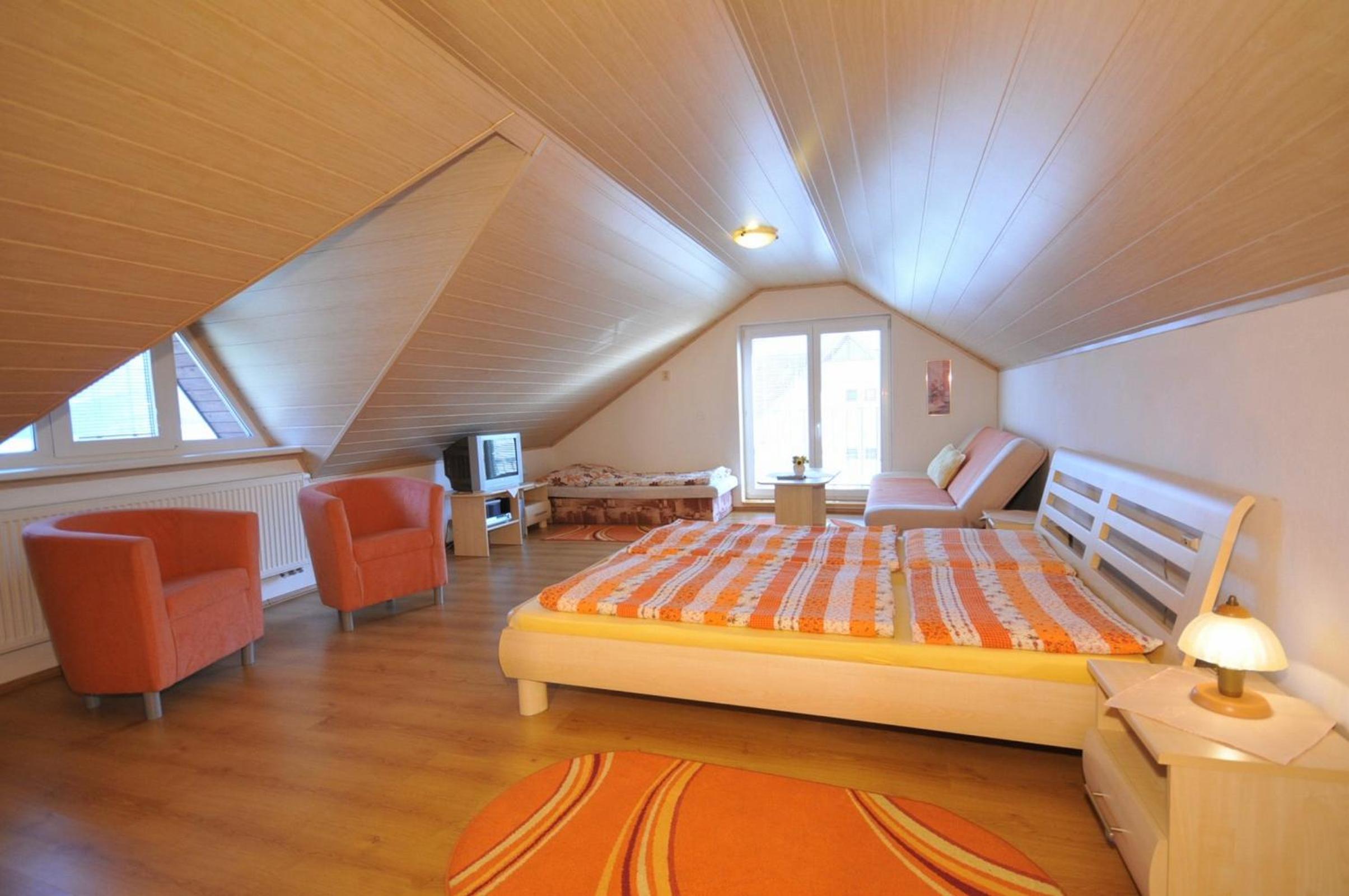 Family Room with Private Bathroom photo 3