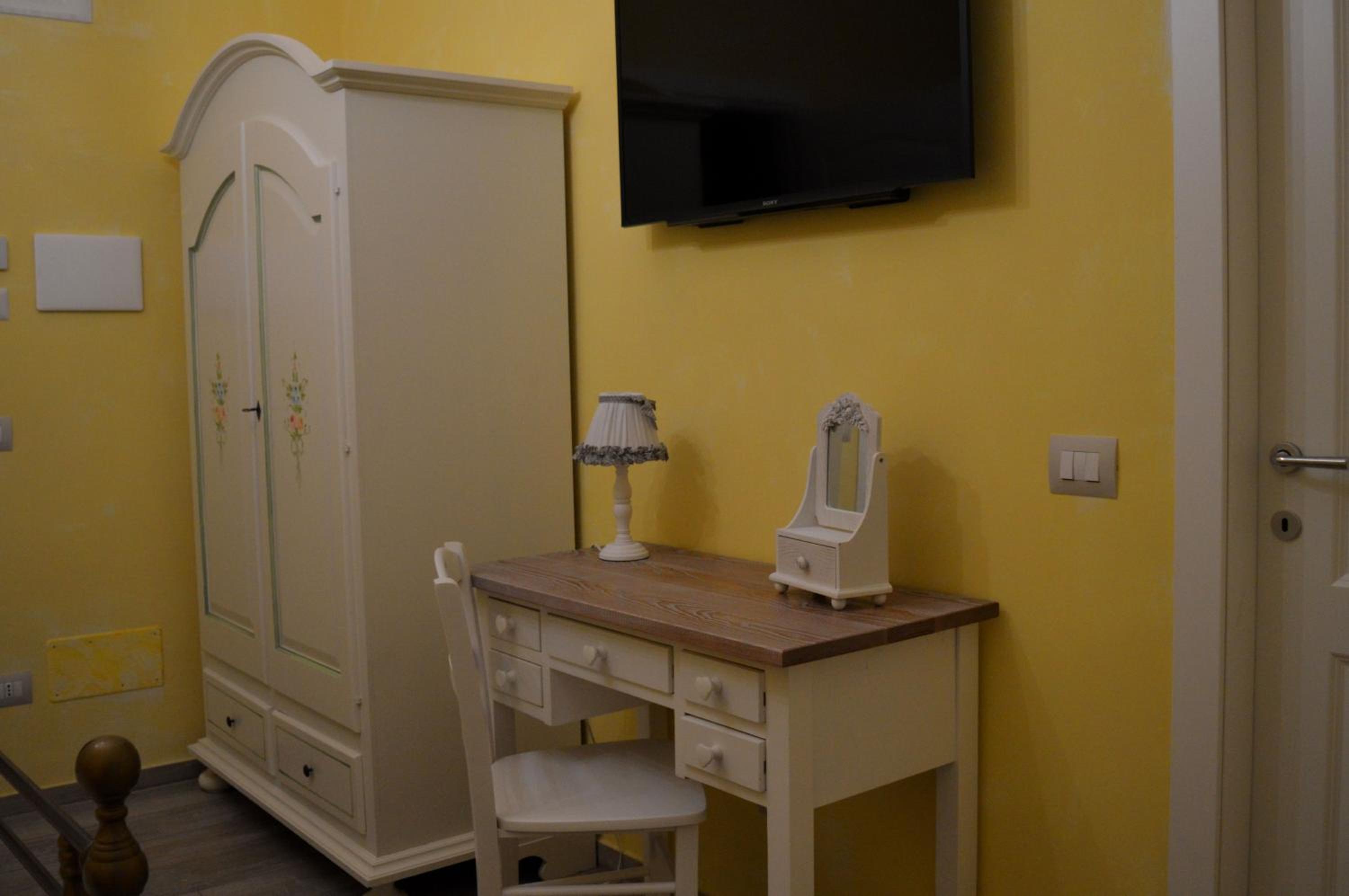 Superior Triple Room with Sea View - Photo 4