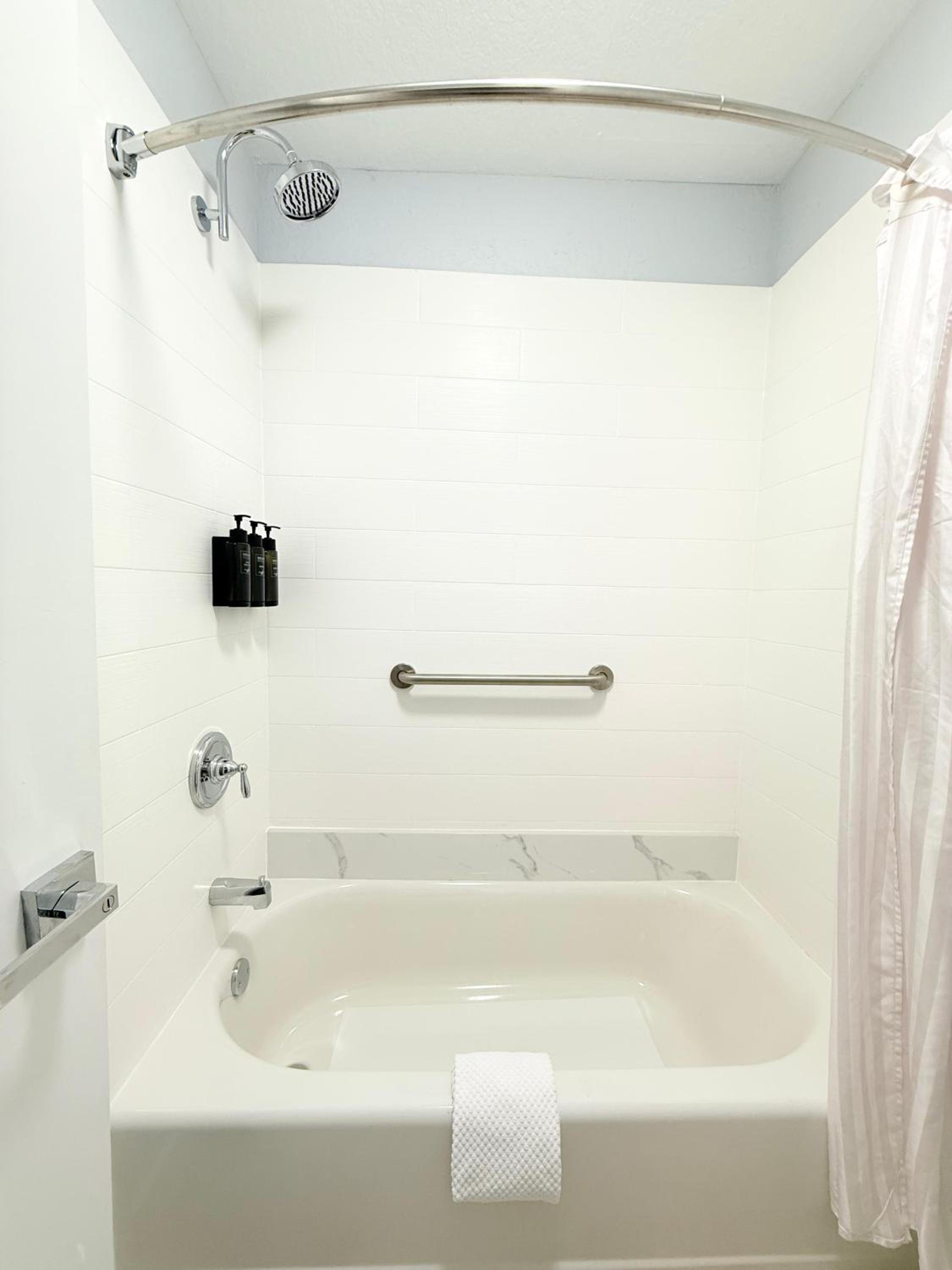 Deluxe Queen Room with Two Queen Beds - Non-Smoking photo 2