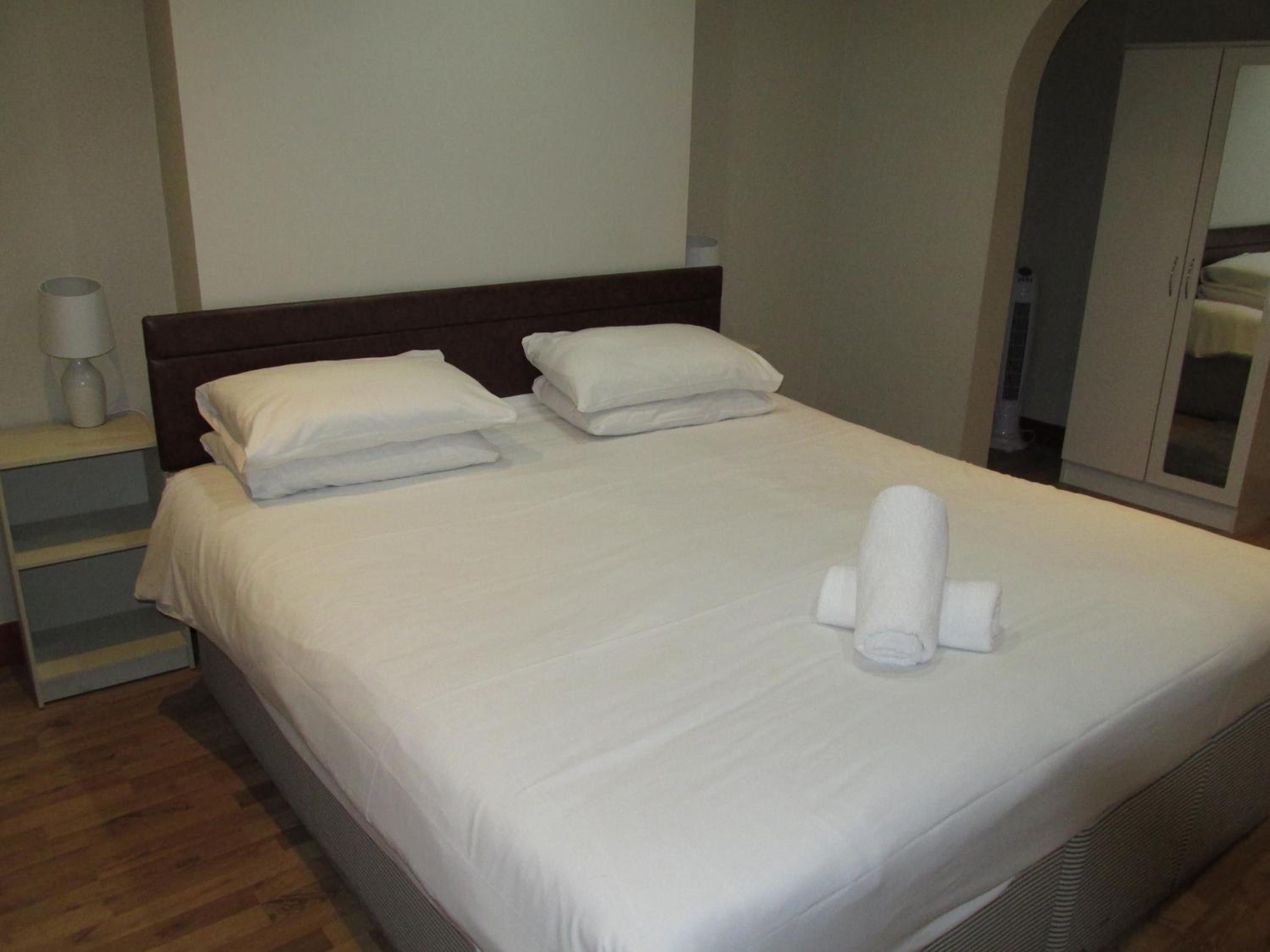 One-Bedroom Suite - Photo 6