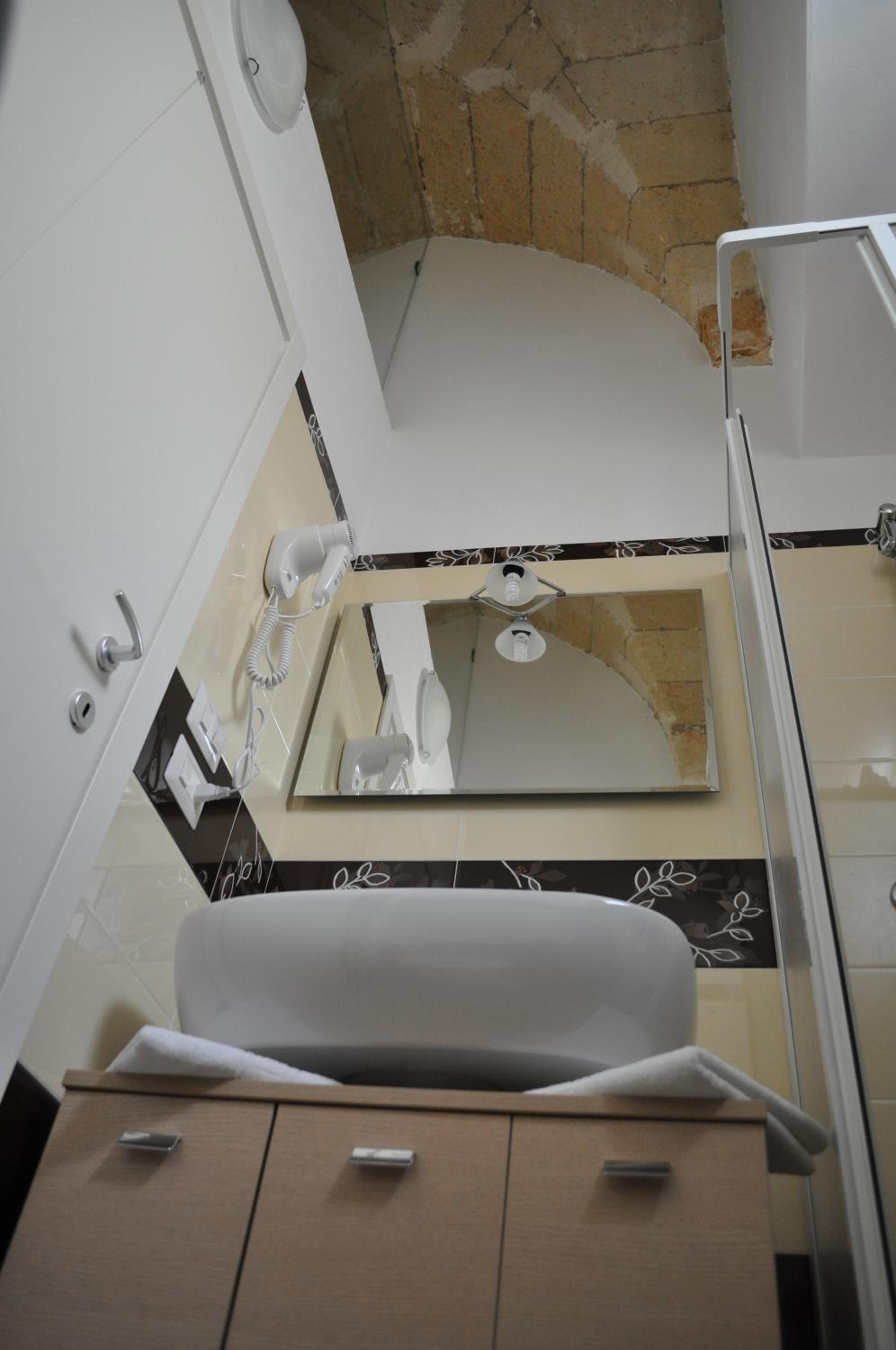 Double Room with Extra Bed (3 Adults) photo 3
