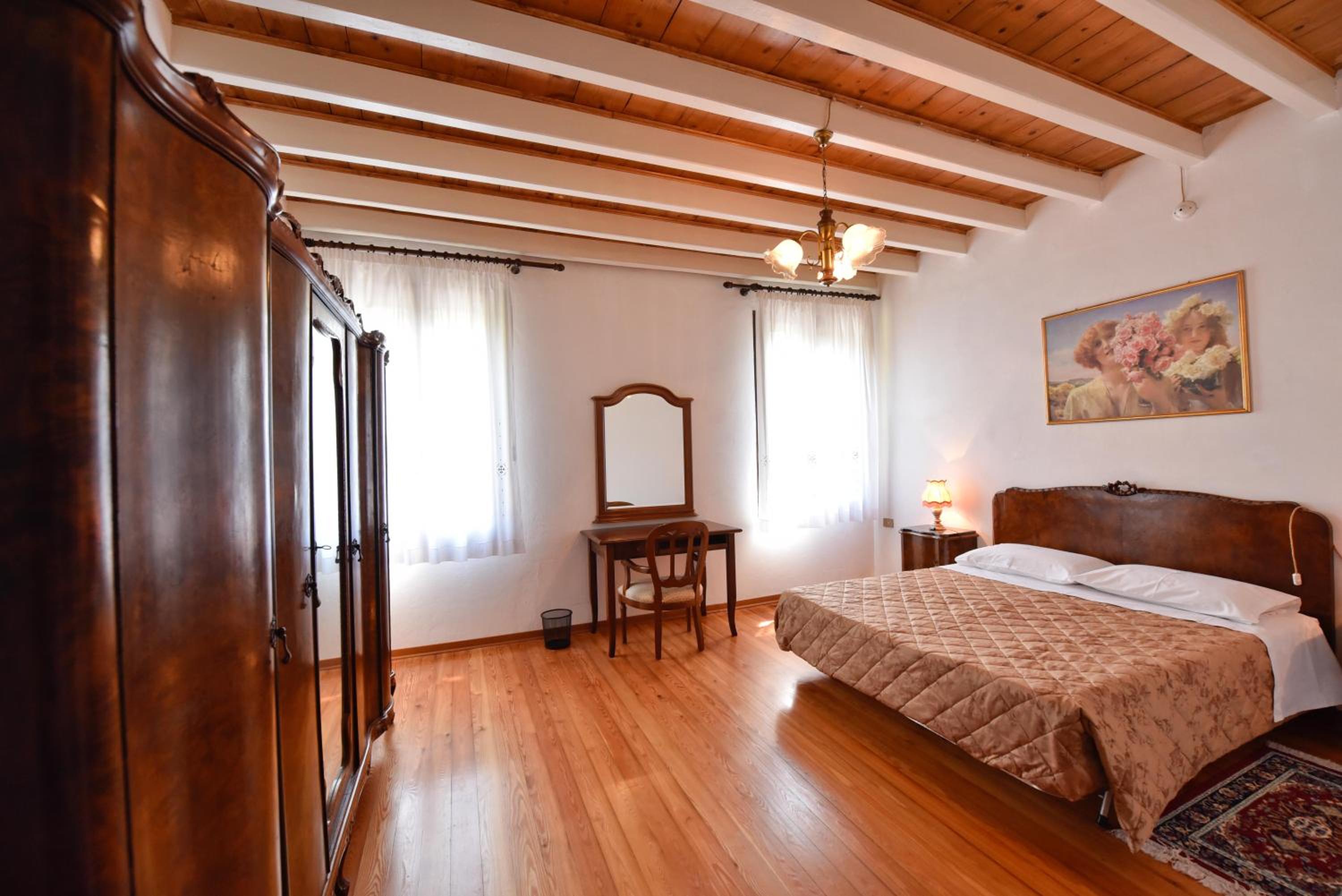 Large Double Room photo 1