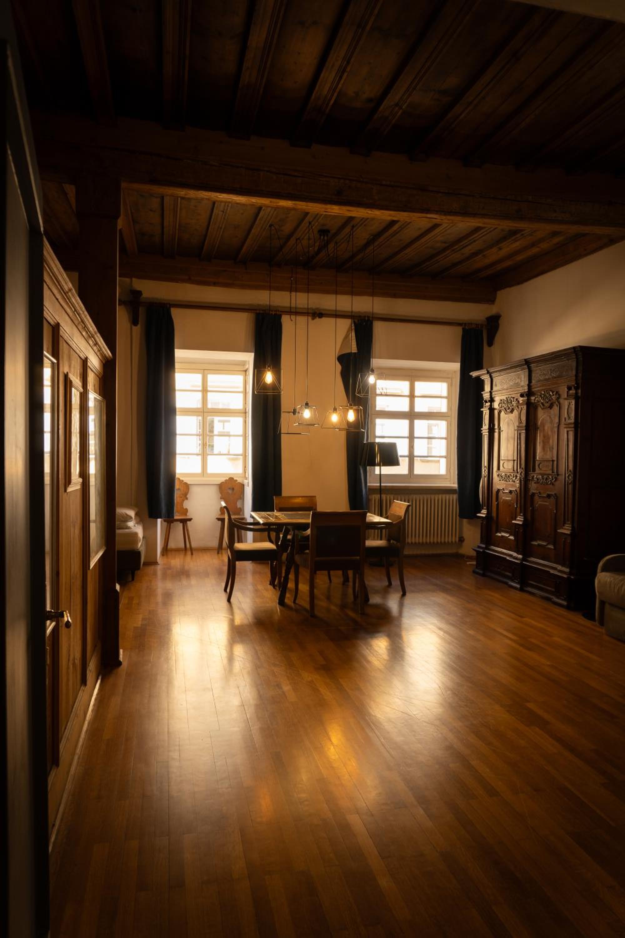Deluxe One-Bedroom Apartment with City View photo 1