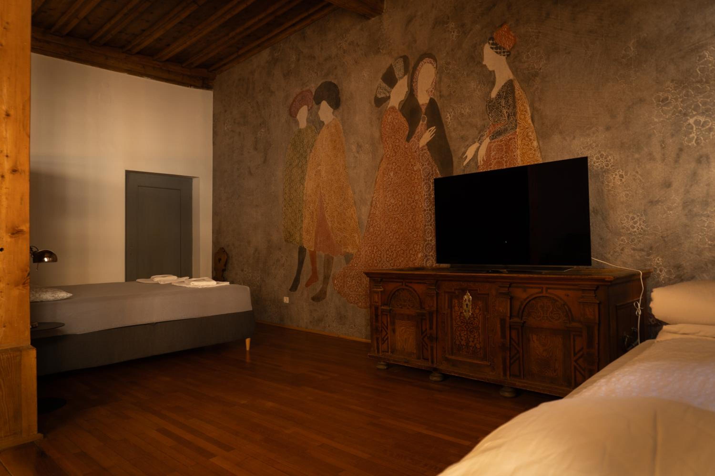 Deluxe One-Bedroom Apartment with City View