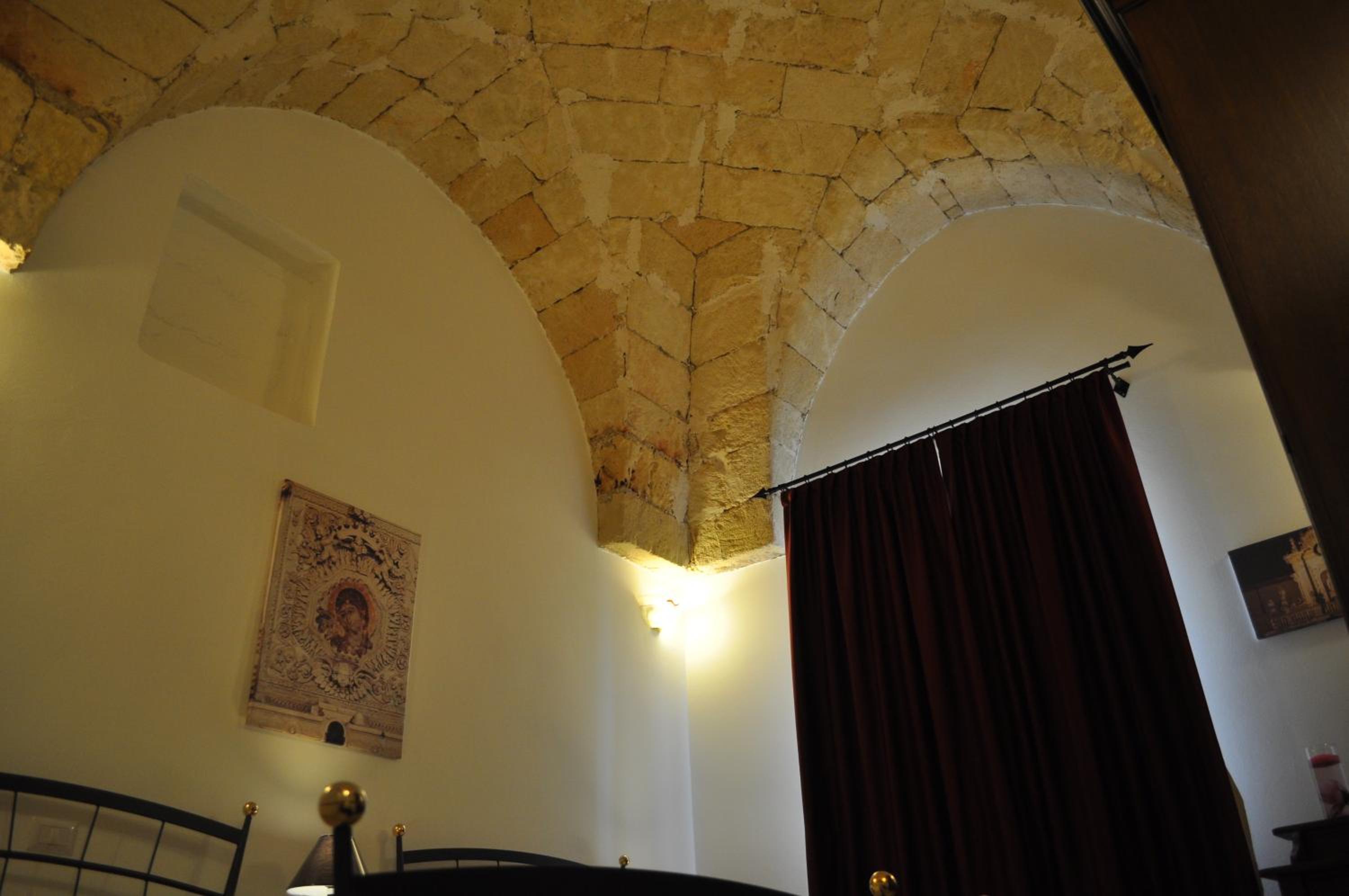 Double Room - Photo 23