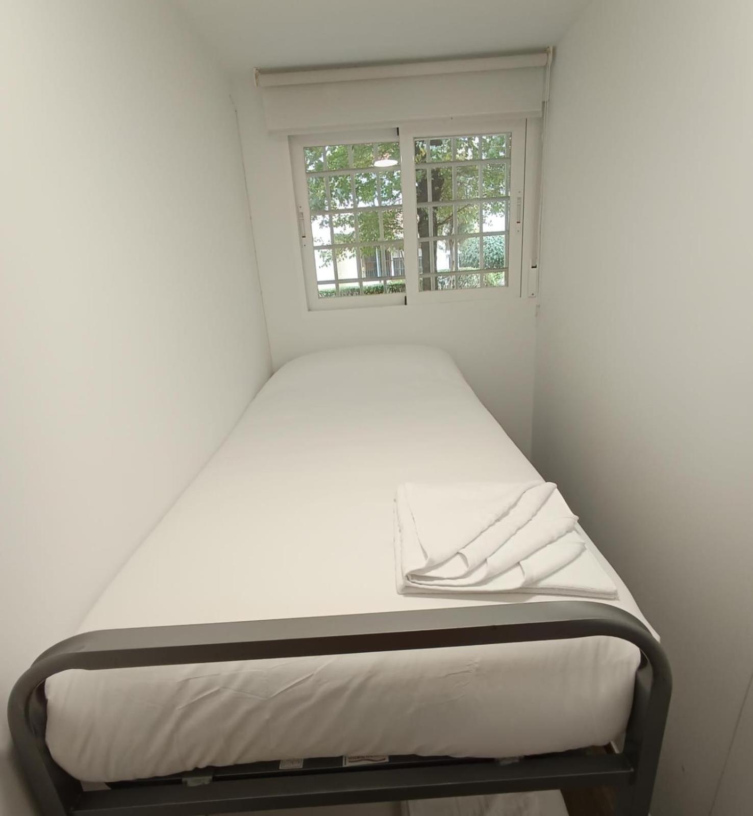 Budget Twin Room photo 3