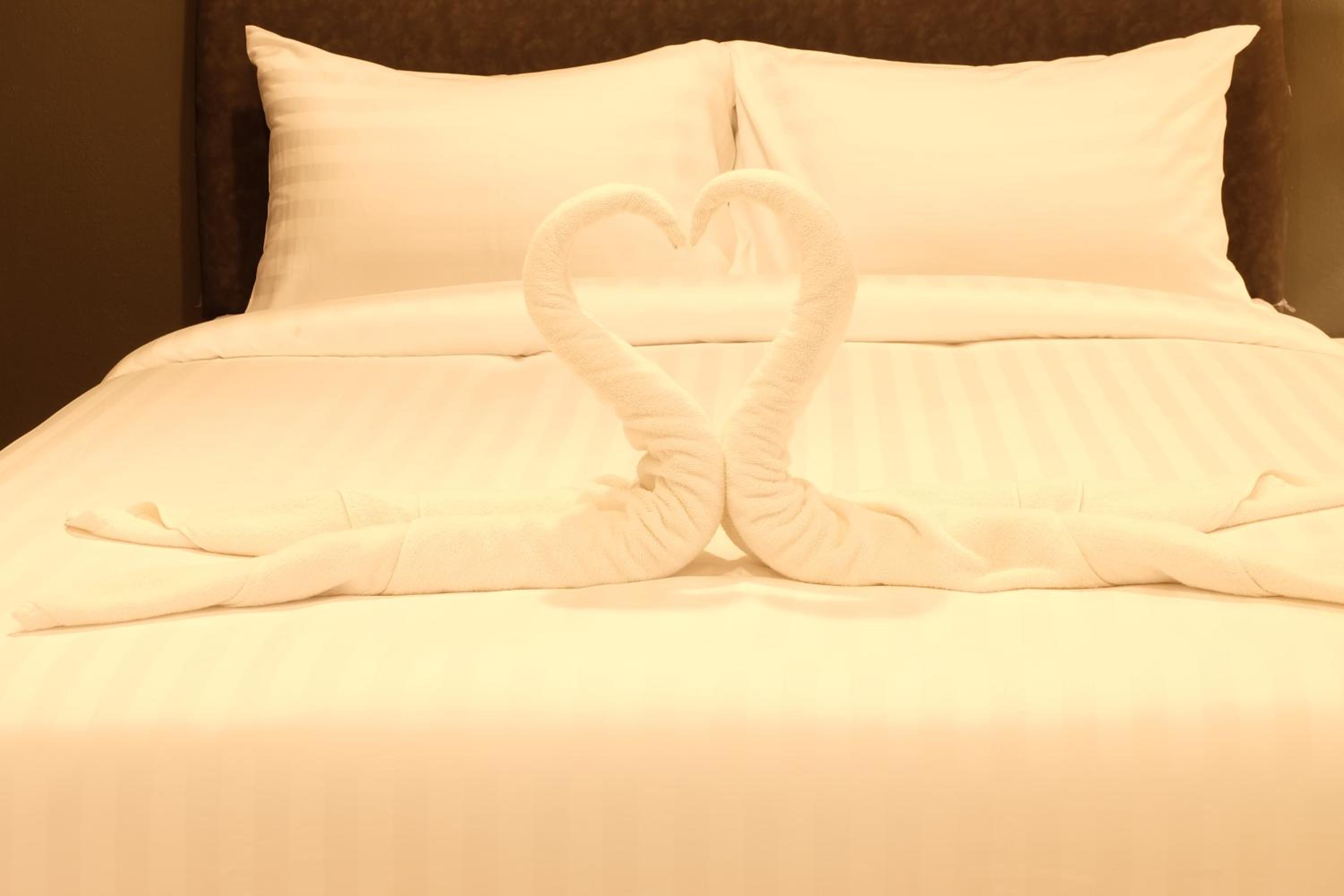 Deluxe Double Or Twin Room - Roundtrip Airport Transfer photo 2