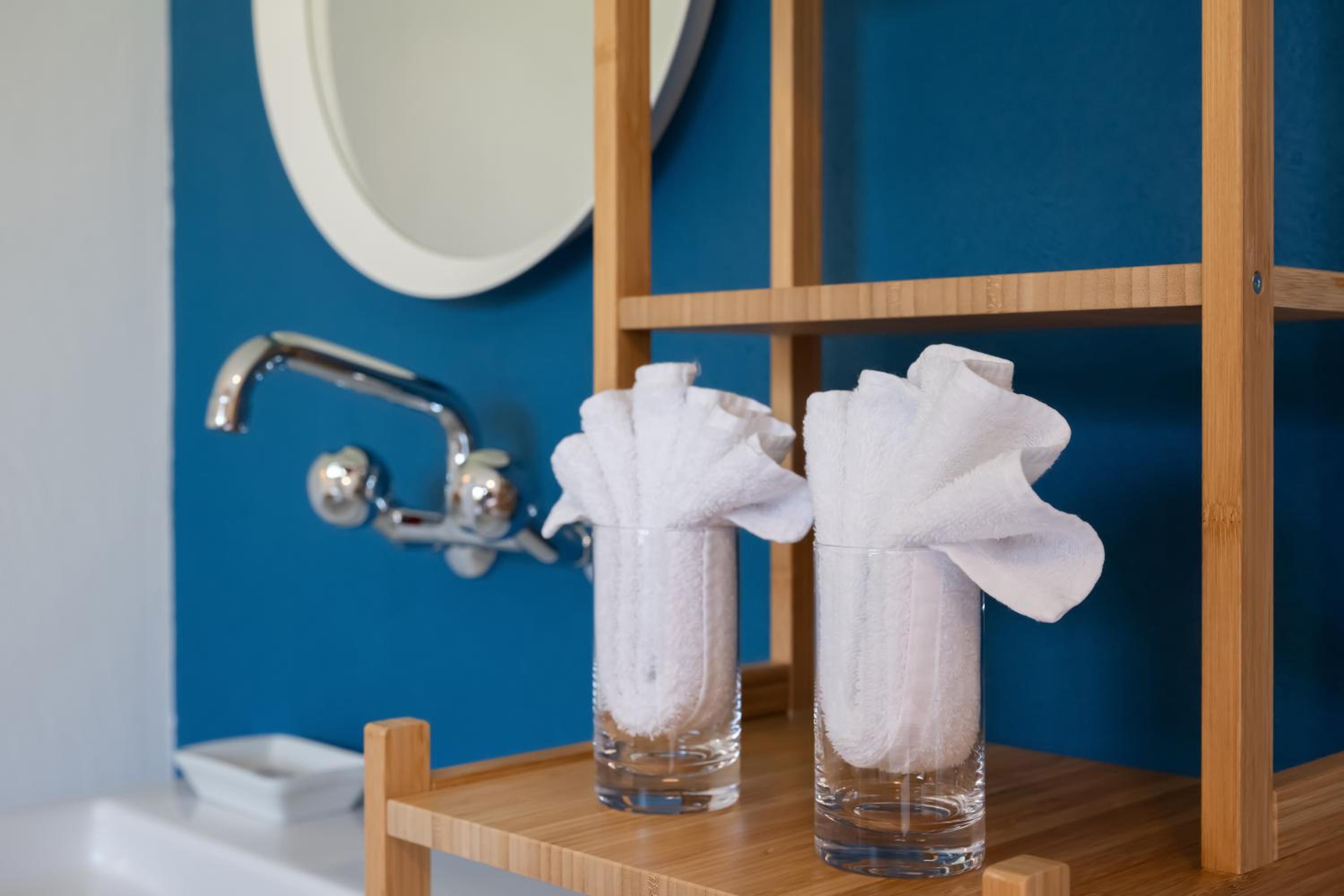 Twin Room with Shared Bathroom photo 2