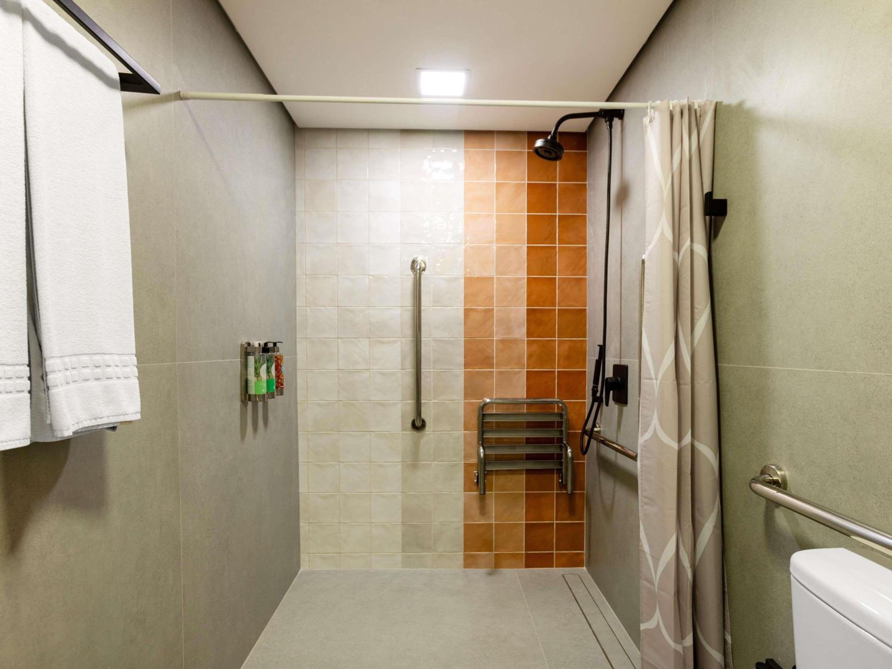 Adapted Premium Deluxe Double Room  - Photo 3