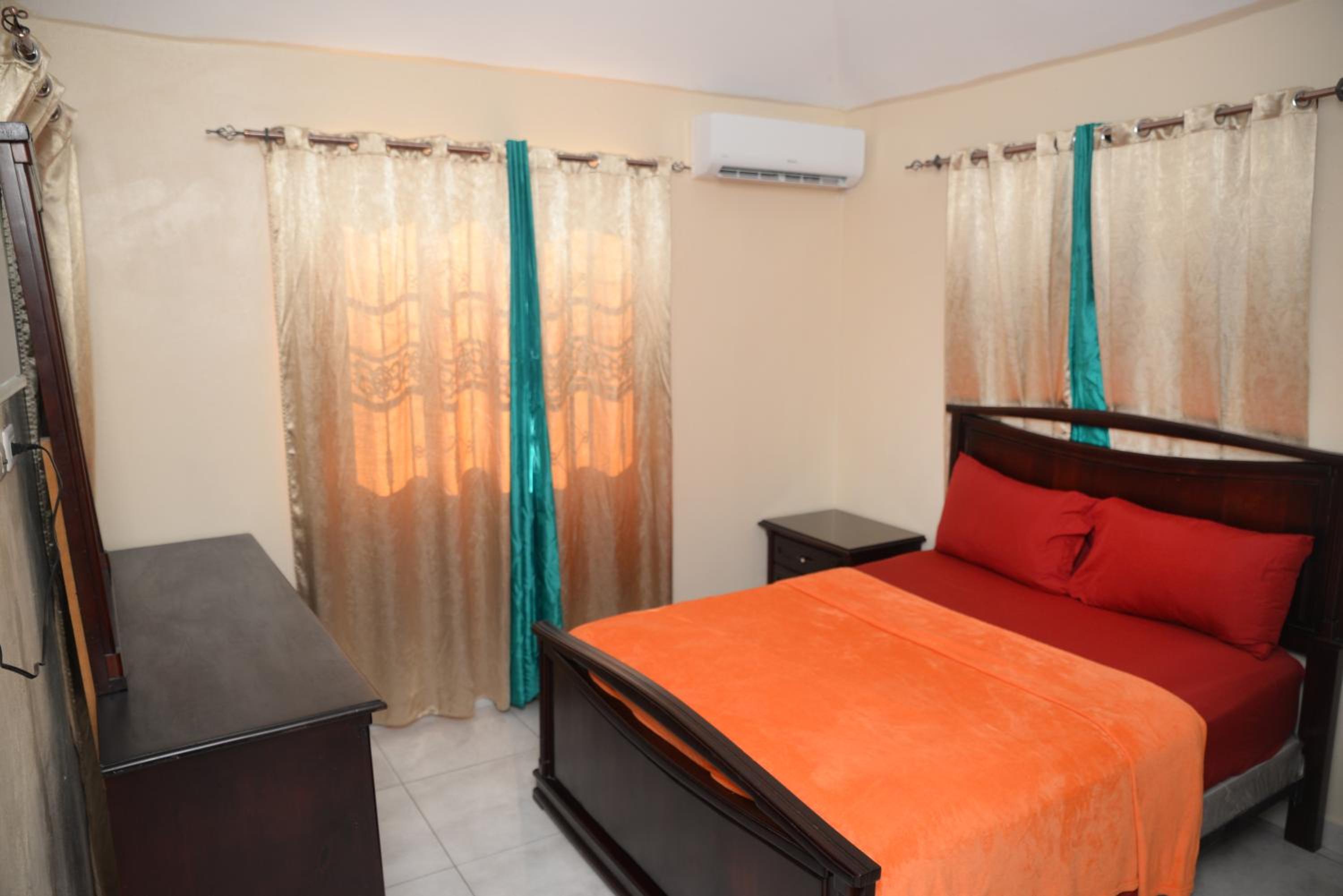 Three-Bedroom Deluxe Apartment